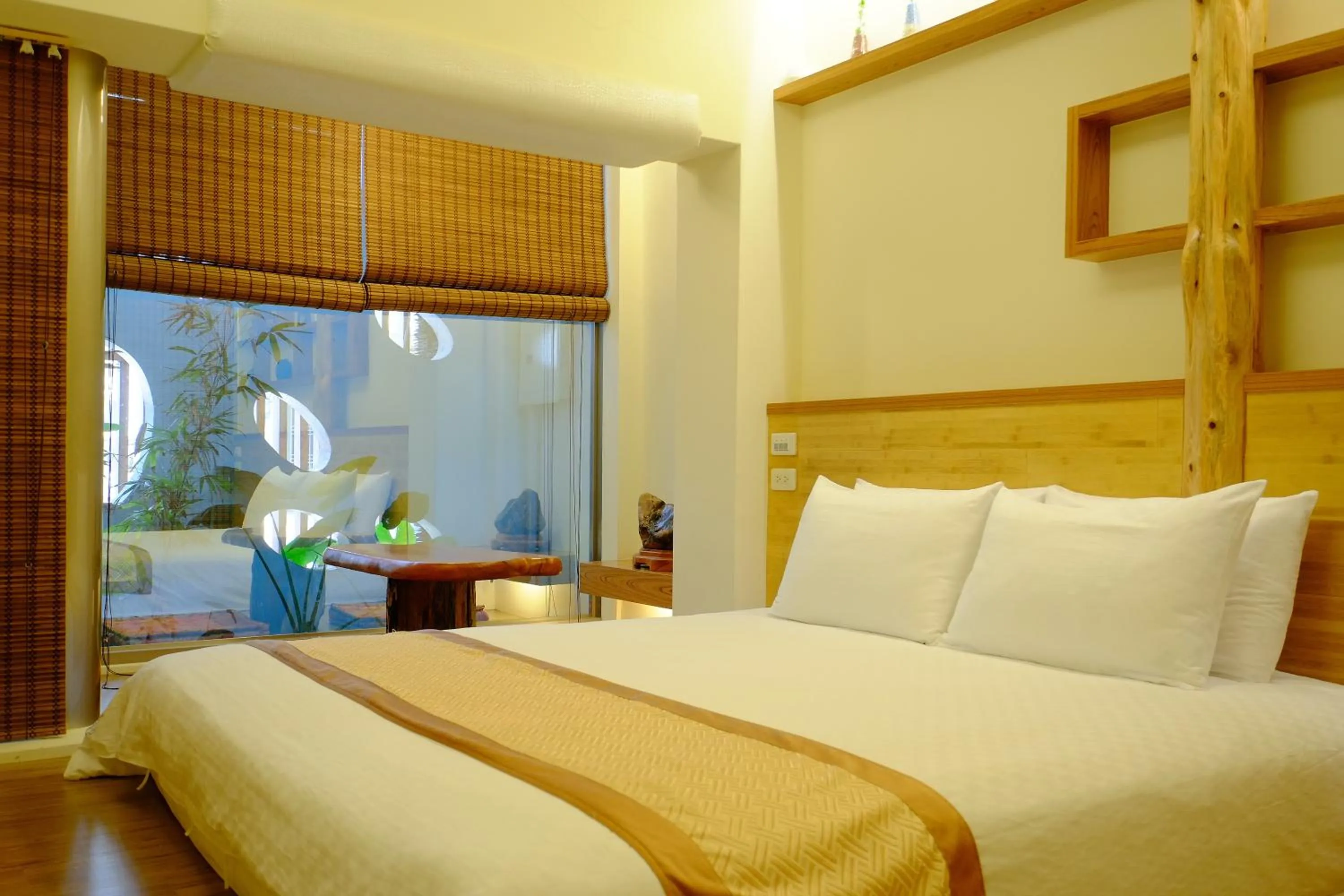 Bedroom, Bed in Cloud Inn