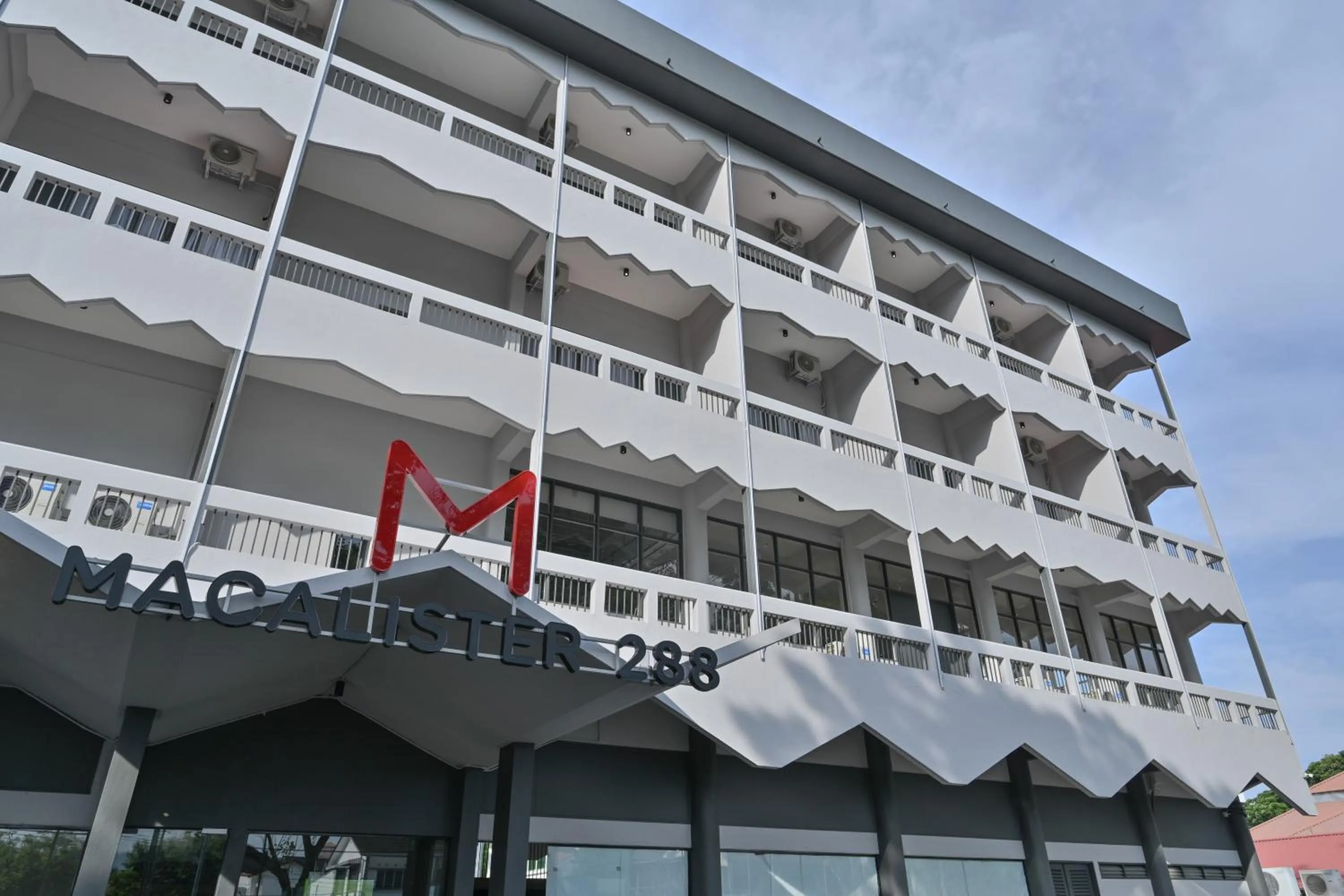 Property building in Macalister 288