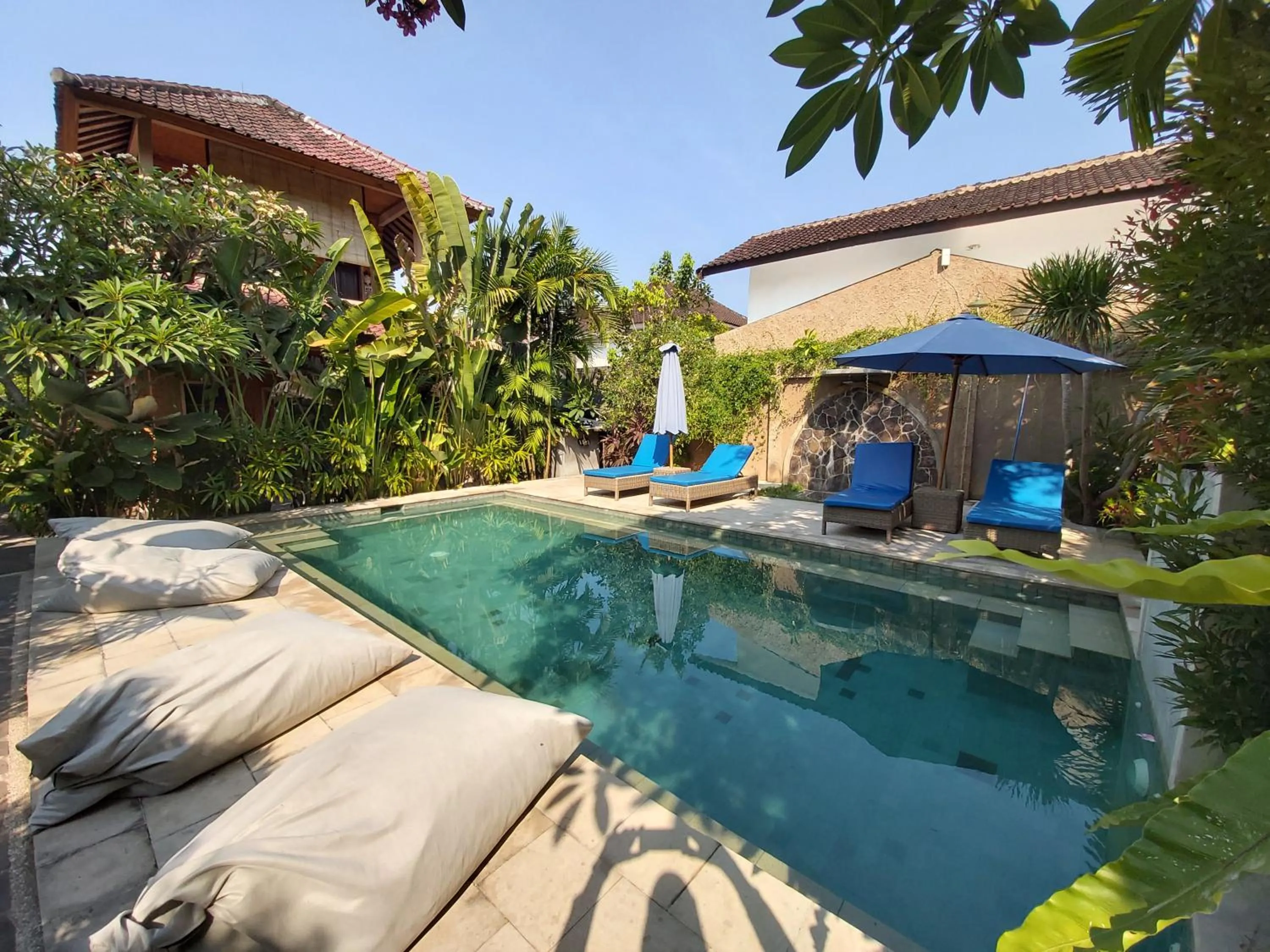 Pool view in Cafe Wayan Cottages Senggigi