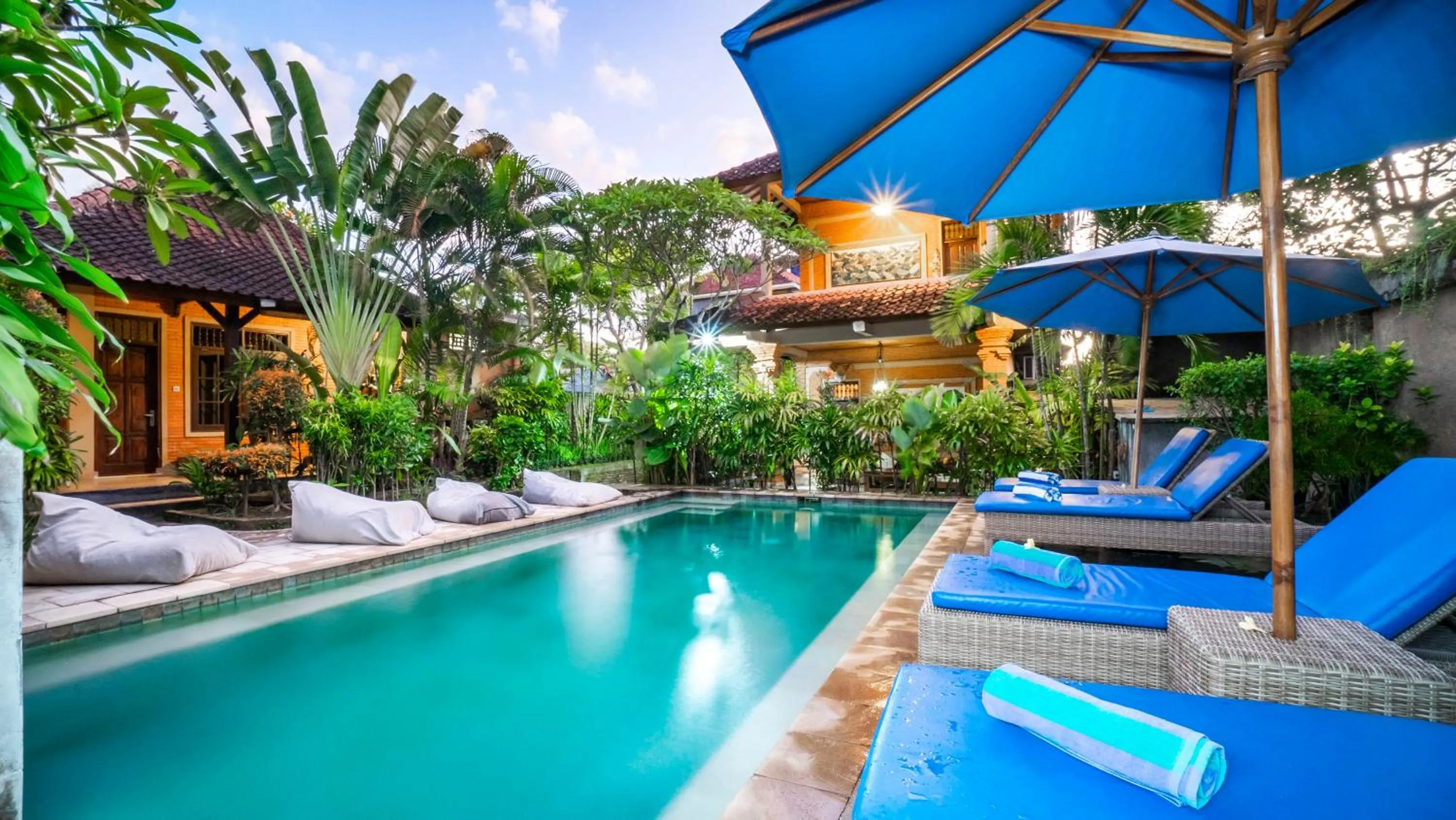 Swimming pool in Cafe Wayan Cottages Senggigi