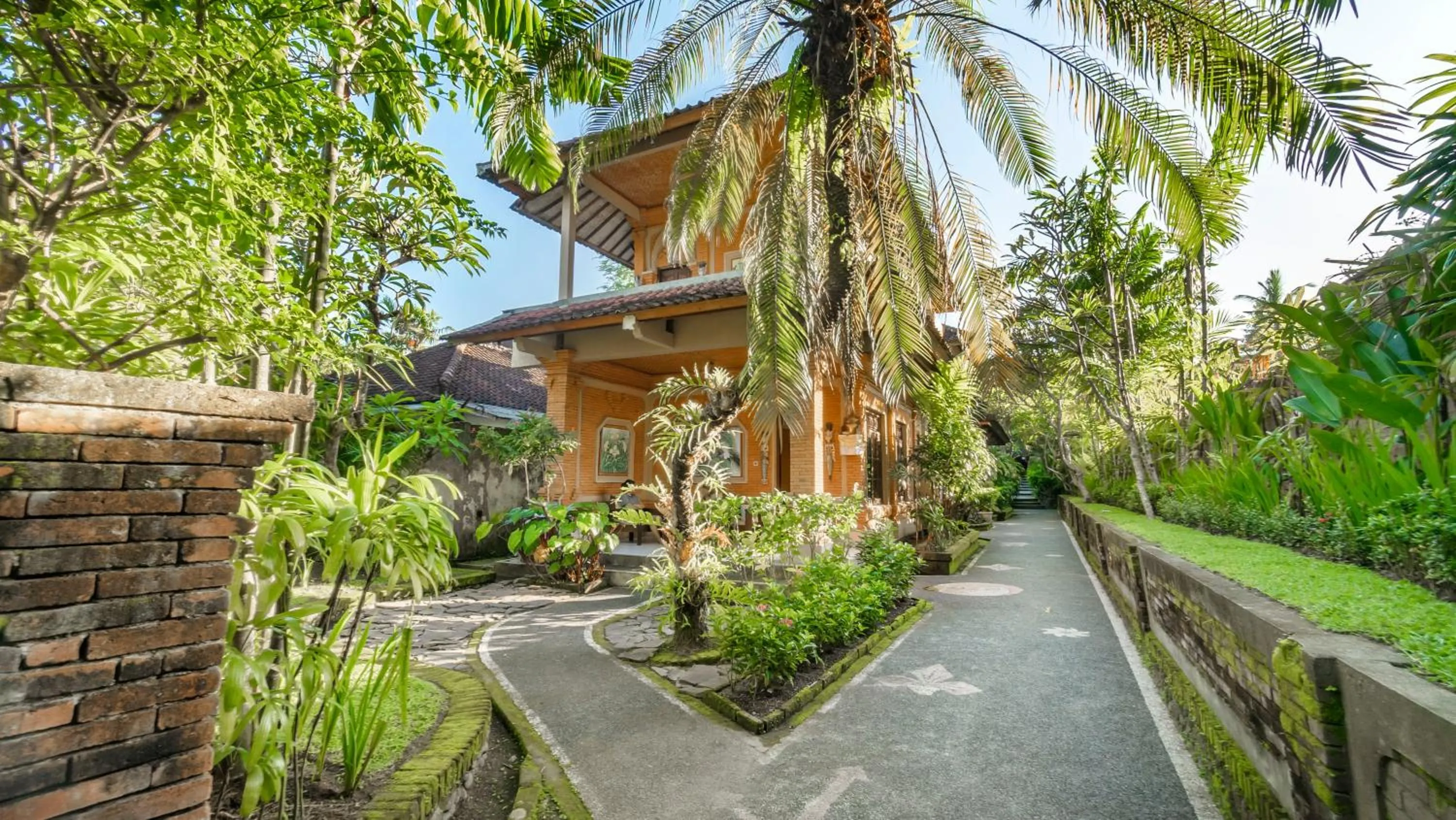 Property building in Cafe Wayan Cottages Senggigi