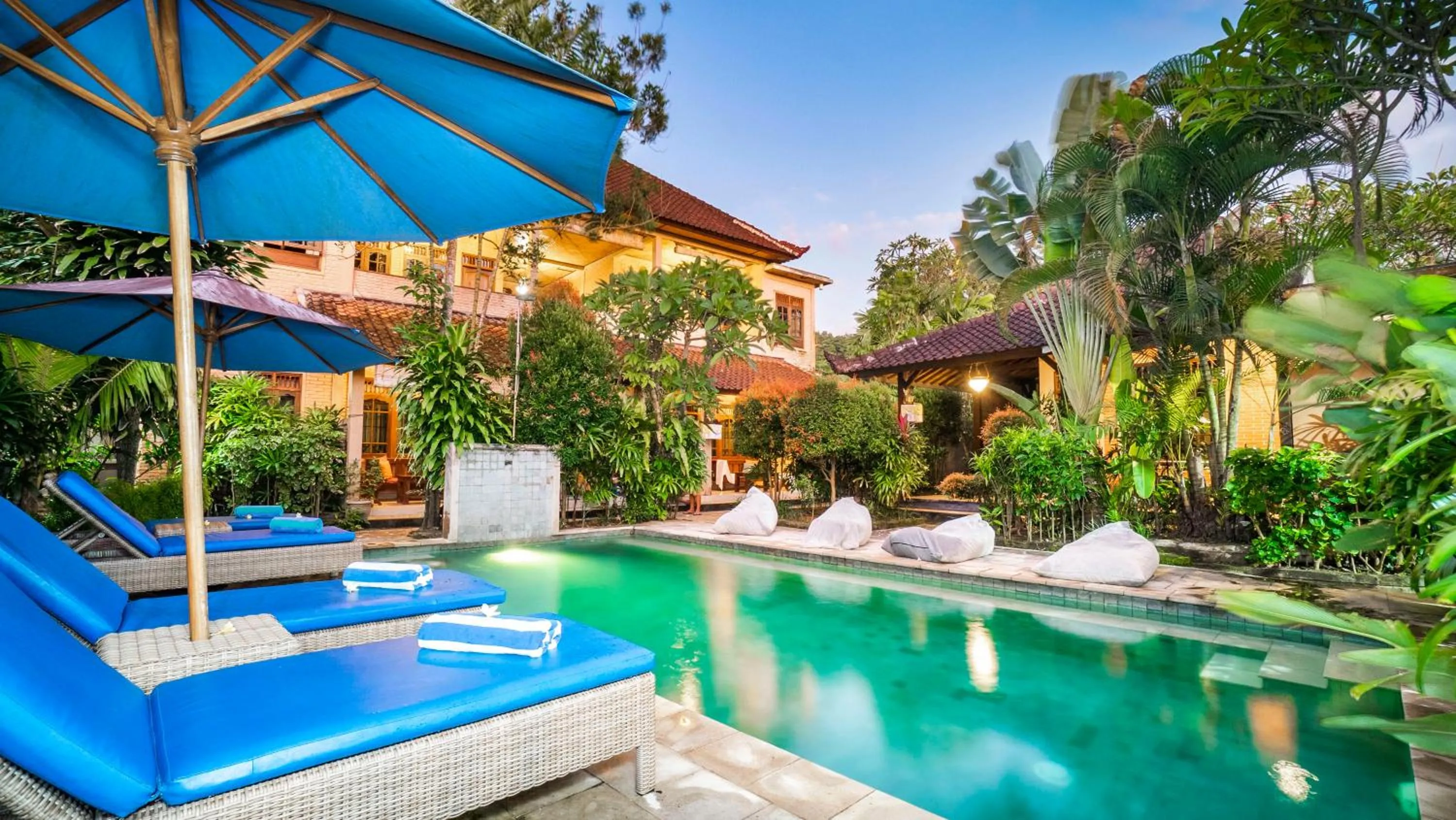 Swimming pool in Cafe Wayan Cottages Senggigi