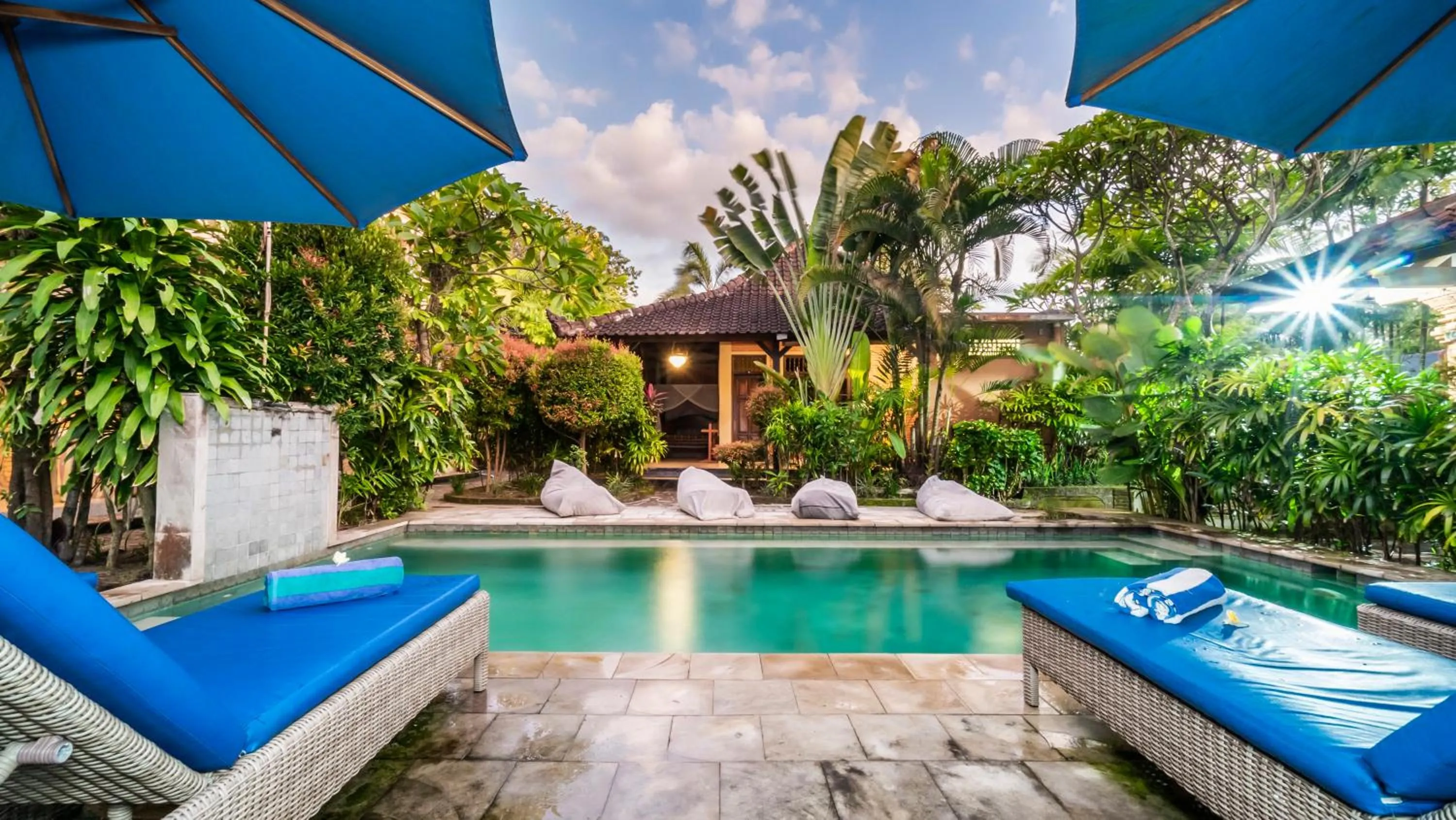 Swimming pool in Cafe Wayan Cottages Senggigi