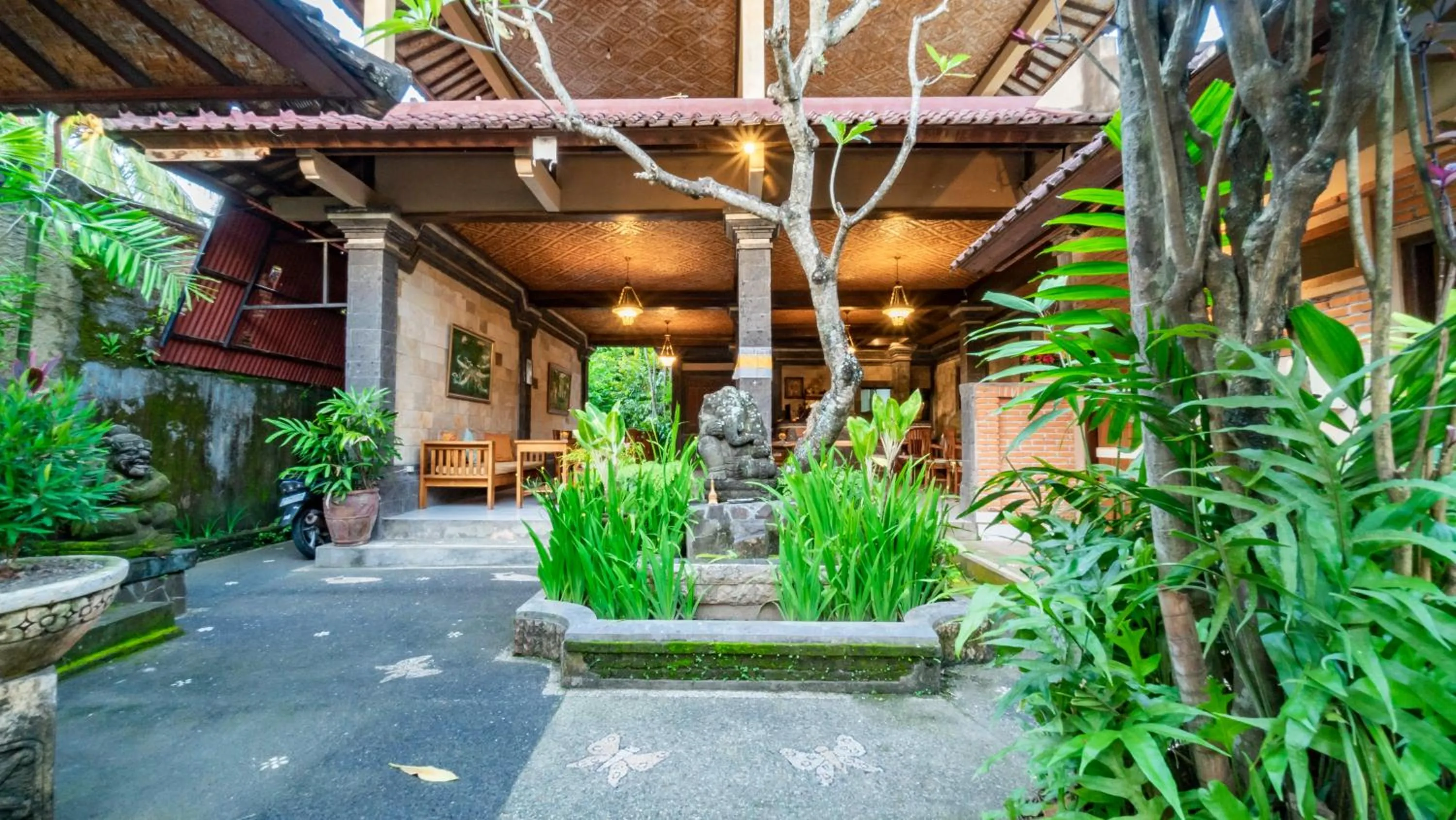 Restaurant/places to eat in Cafe Wayan Cottages Senggigi