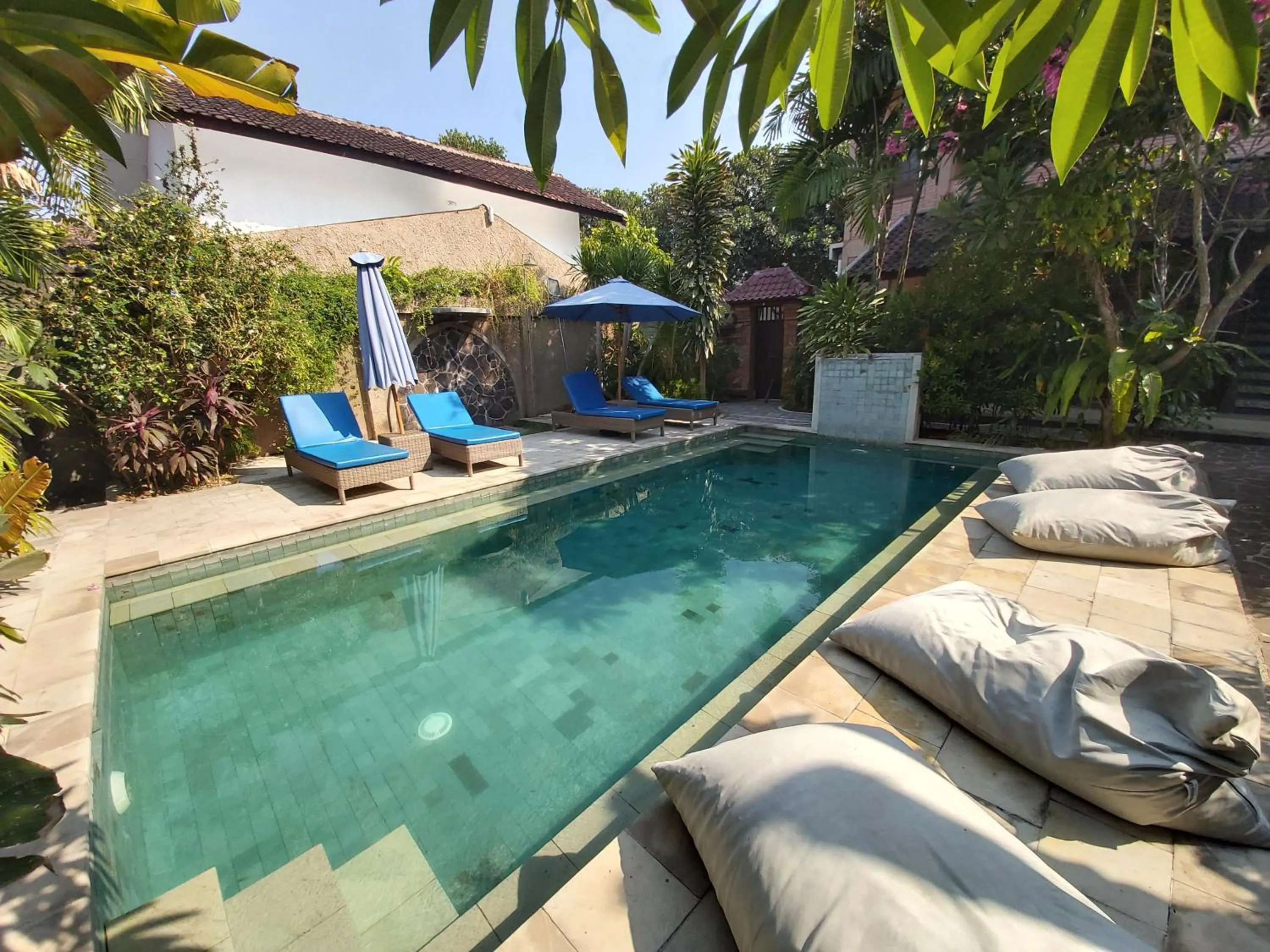 Swimming pool in Cafe Wayan Cottages Senggigi