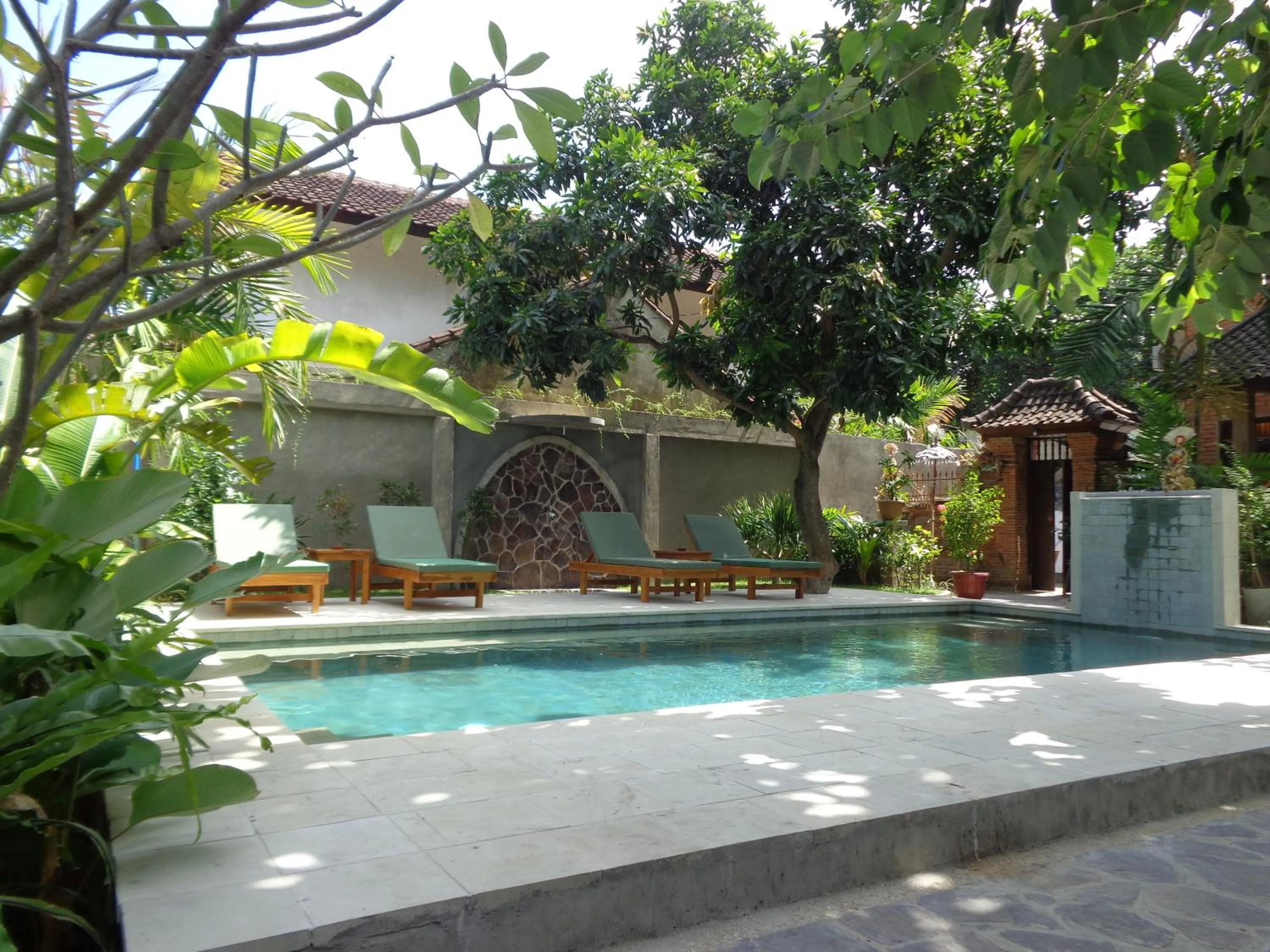 Swimming pool in Cafe Wayan Cottages Senggigi