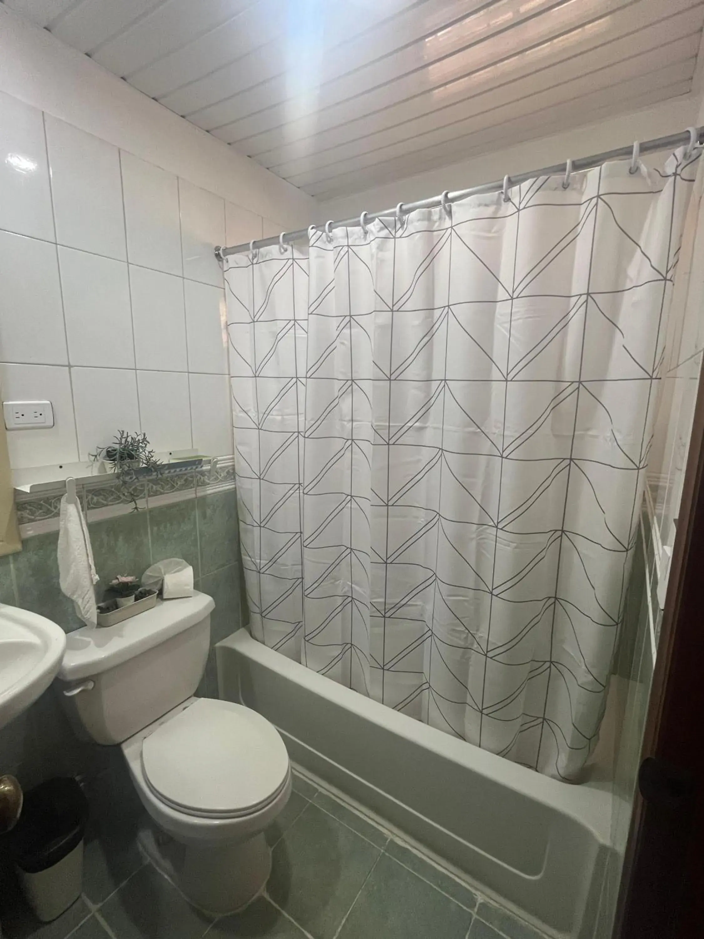 Standard Queen Room - single occupancy in Hotel Plaza Kavia Standard Queen Room - single occupancy in Hotel Plaza Kavia