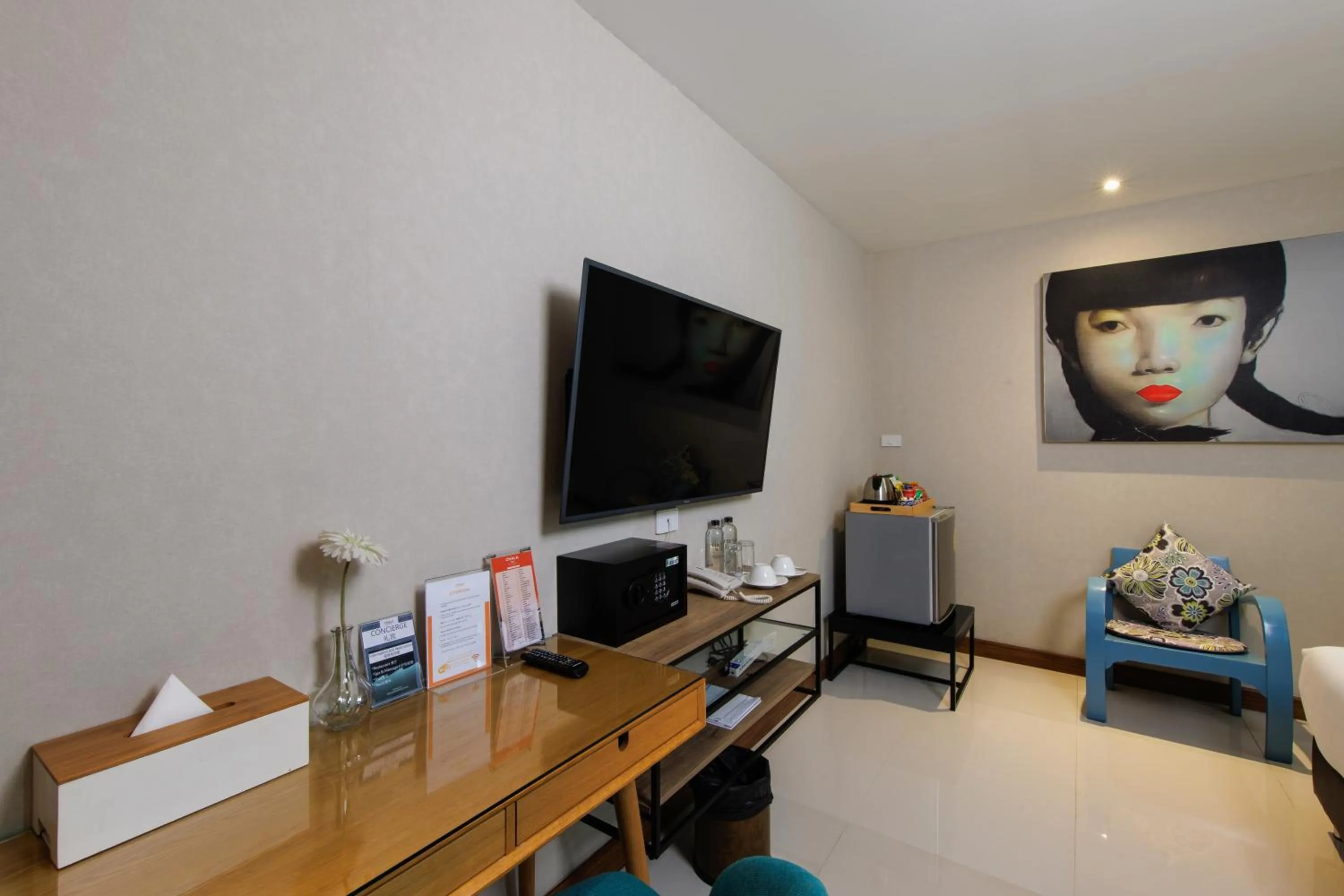 TV and multimedia in Chala Number 2 Art and Gallery