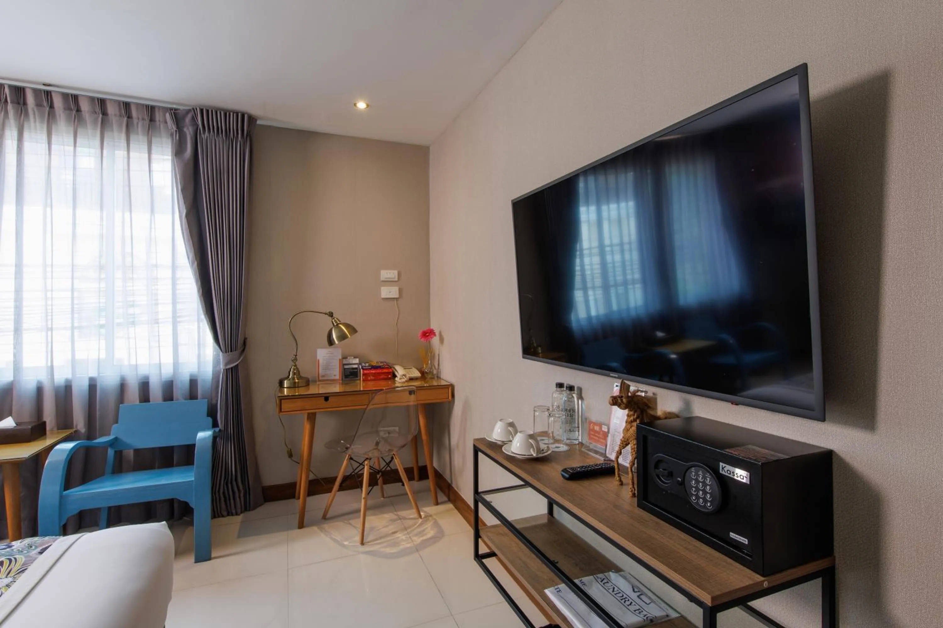 TV and multimedia in Chala Number 2 Art and Gallery