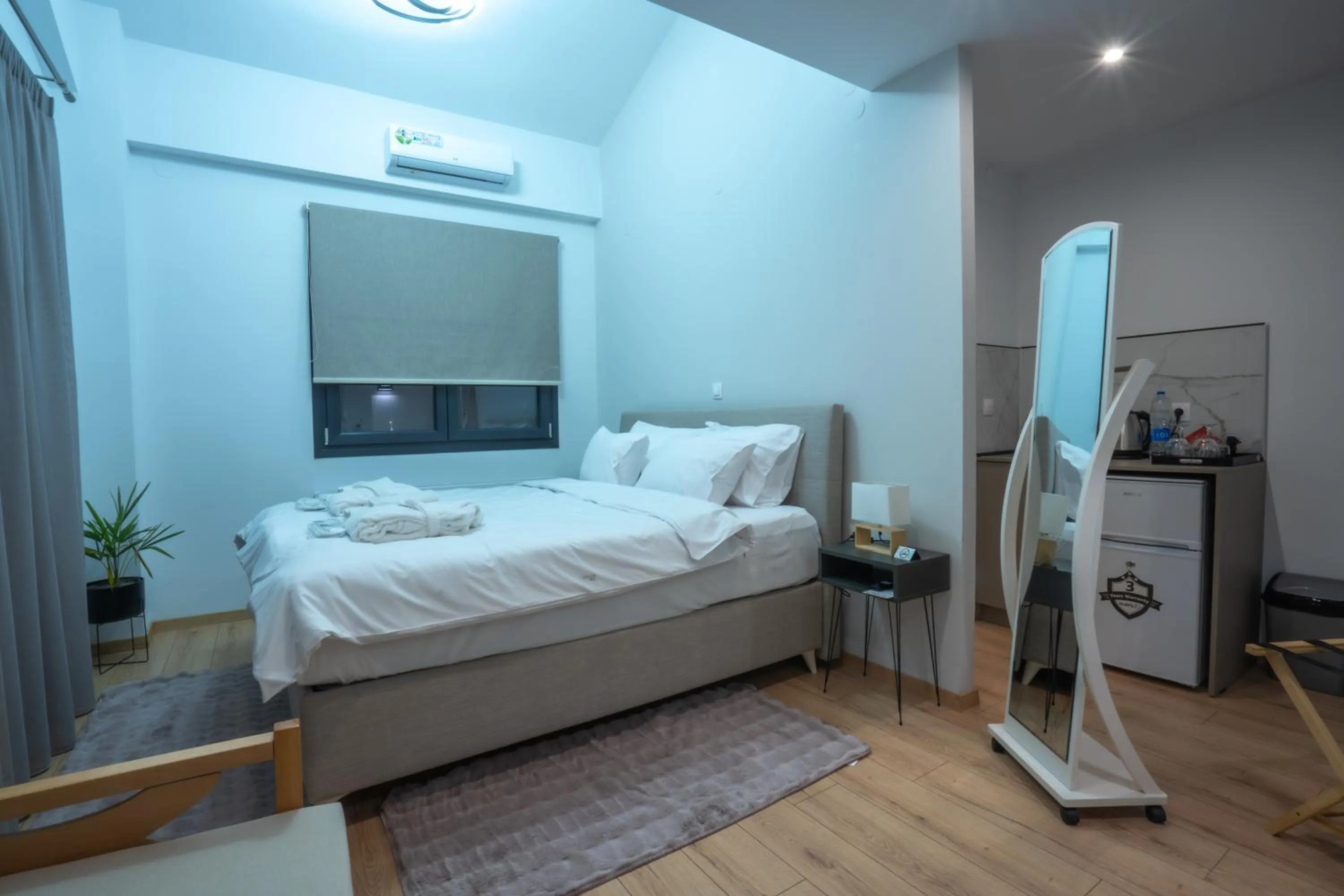 Bedroom, Bed in THE ROOMS