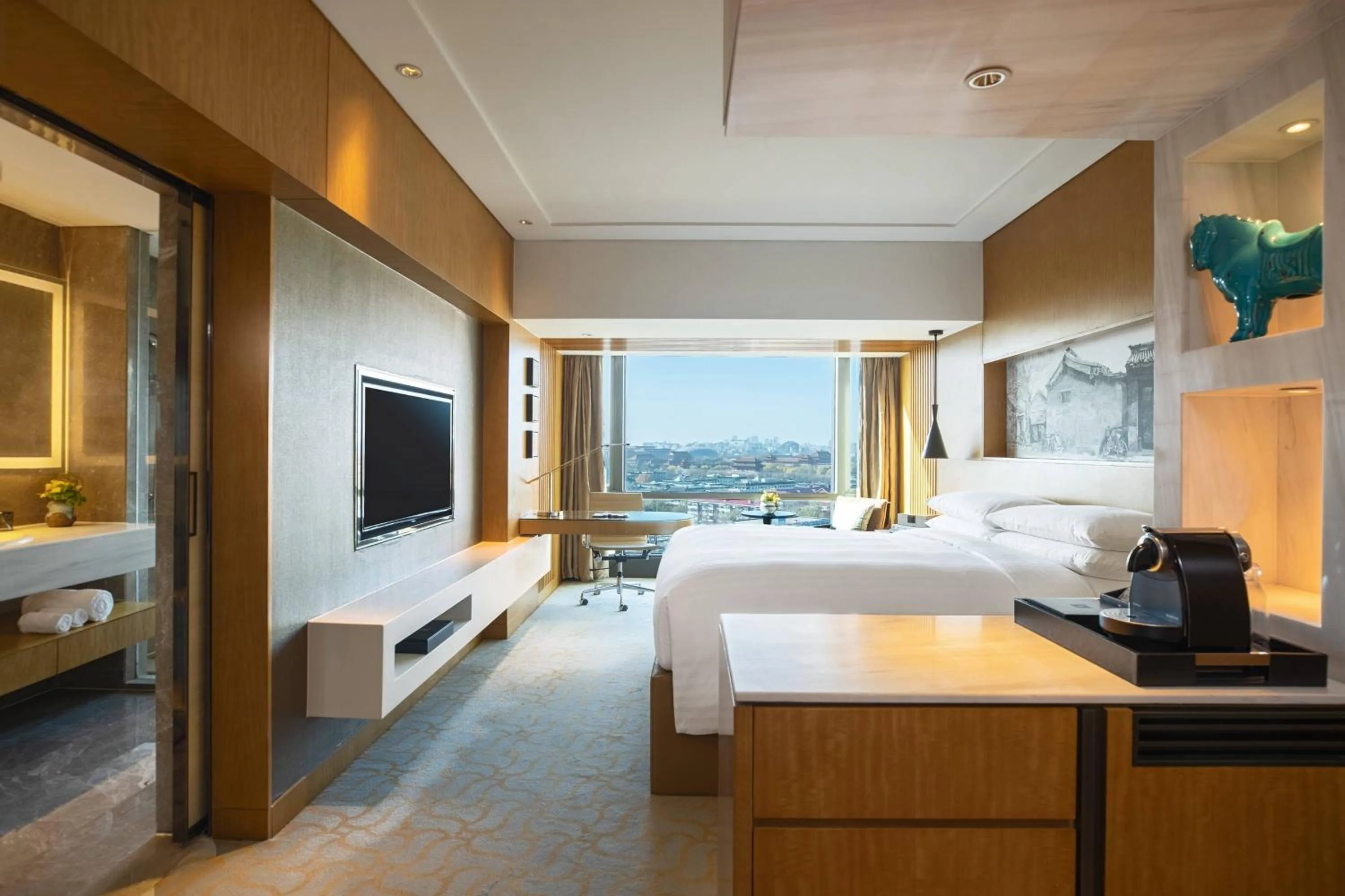 Photo of the whole room, Bed in Renaissance Beijing Wangfujing Hotel