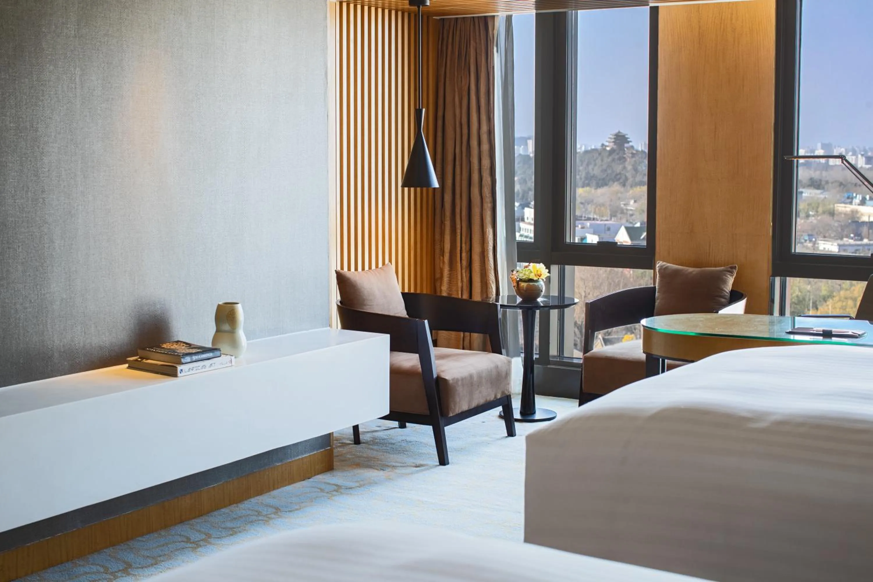 Bedroom, Bed in Renaissance Beijing Wangfujing Hotel