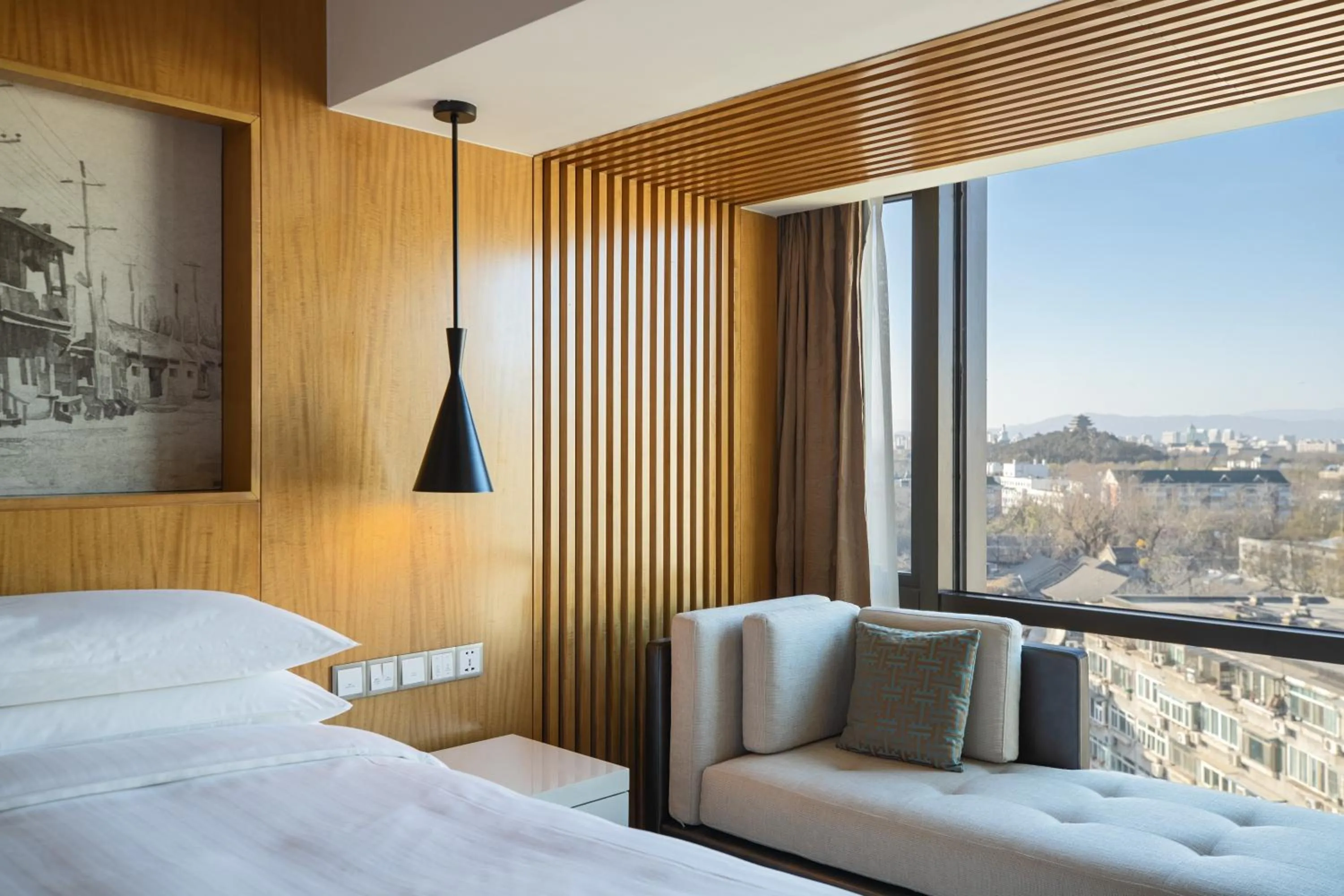 Bedroom, Bed in Renaissance Beijing Wangfujing Hotel