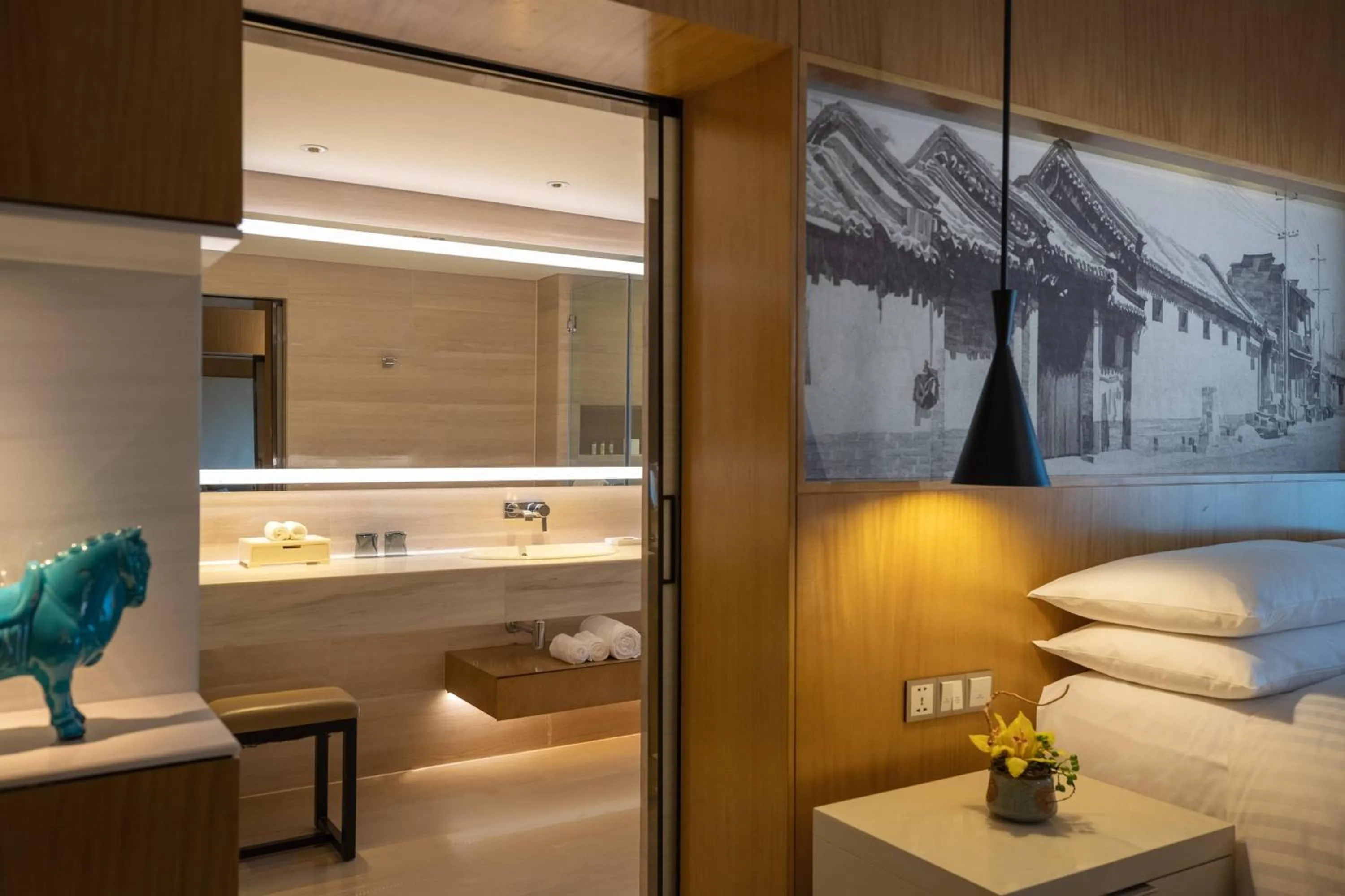 Bathroom, Bed in Renaissance Beijing Wangfujing Hotel