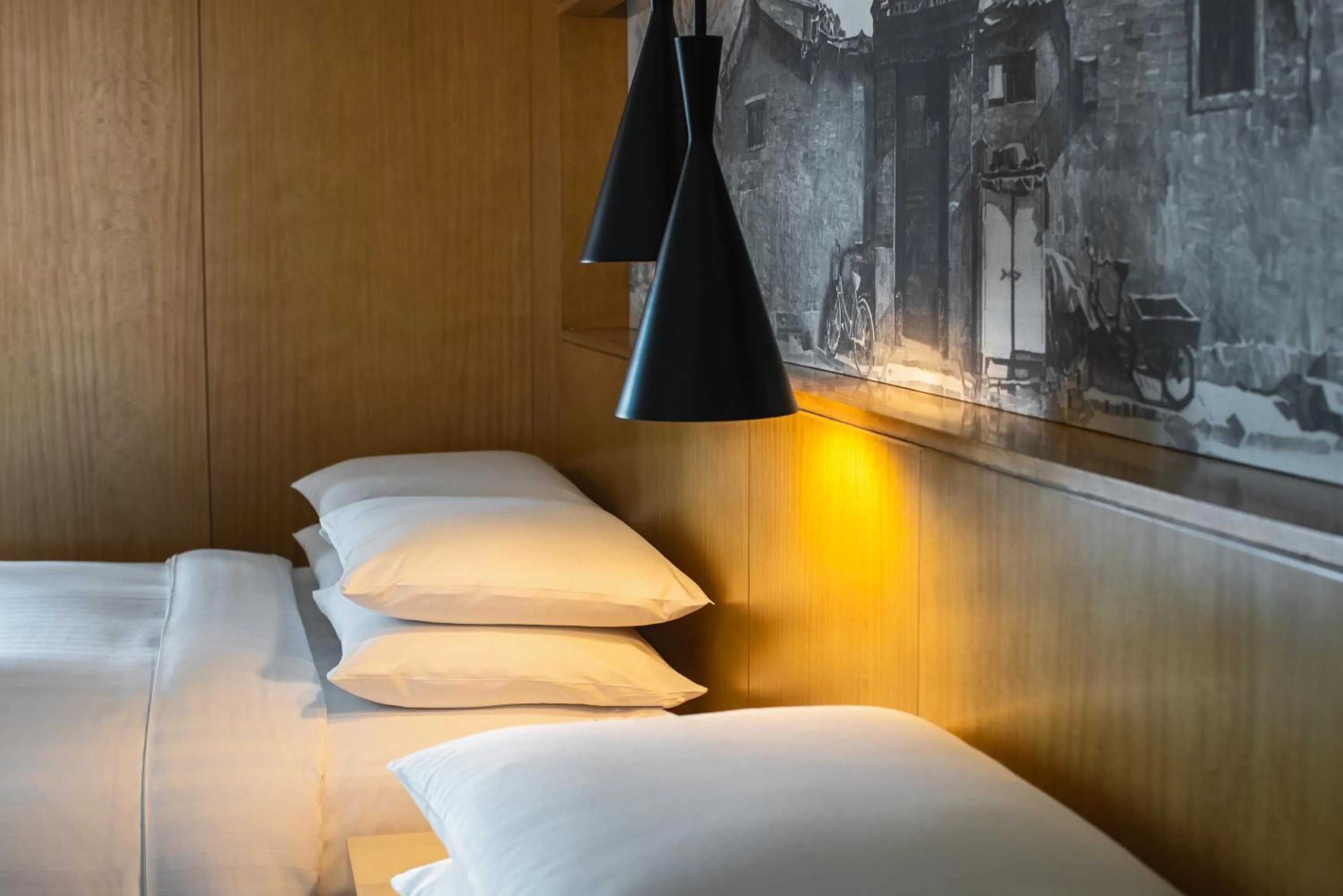 Bed in Renaissance Beijing Wangfujing Hotel