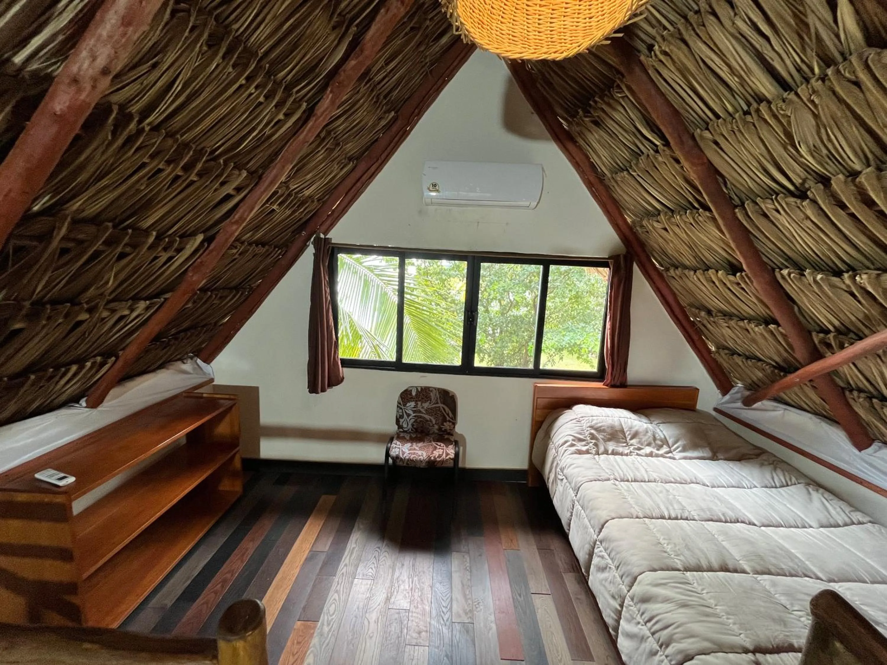 Photo of the whole room, Bed in Xanthus Hotel