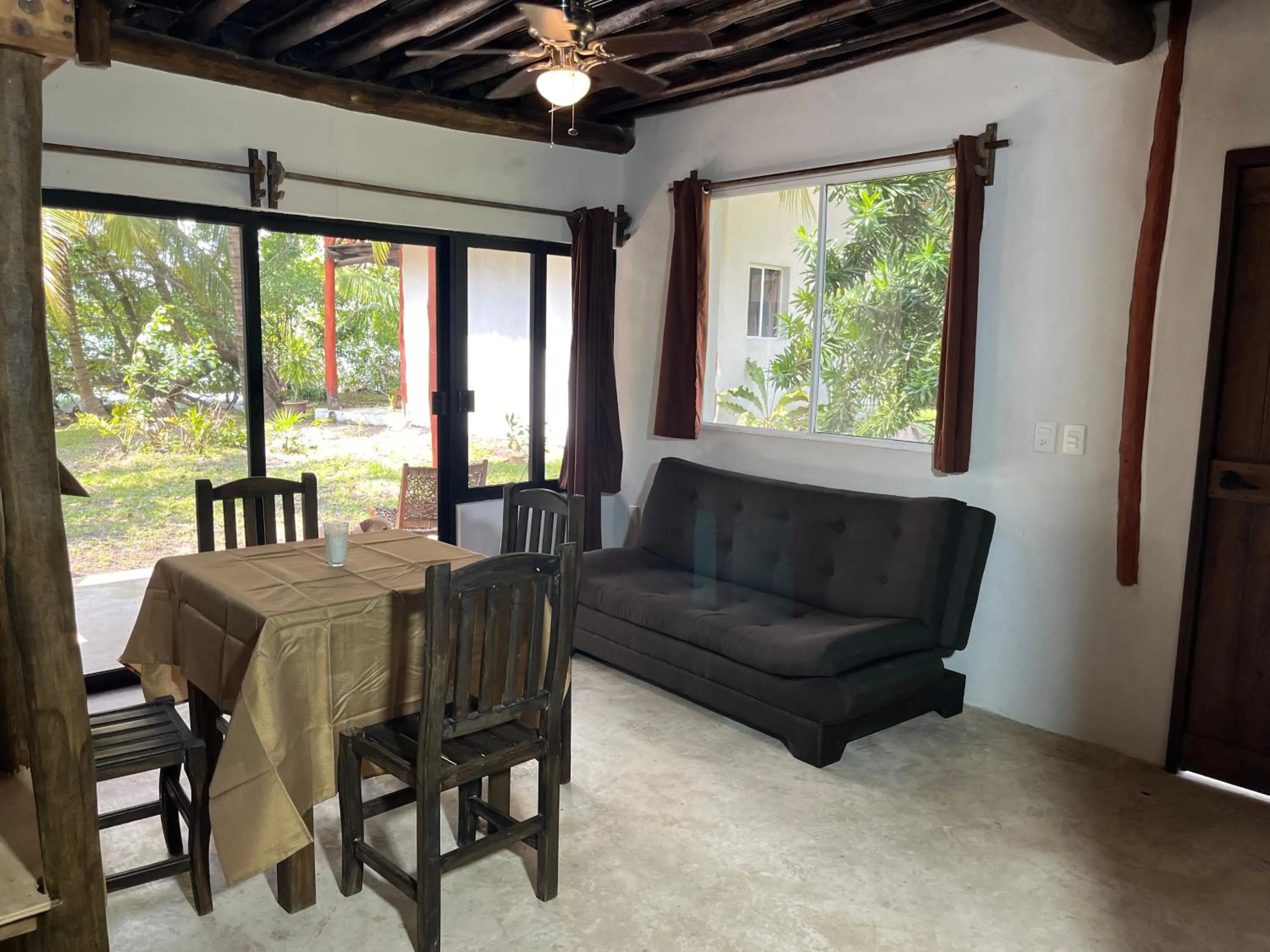 Living room in Xanthus Hotel