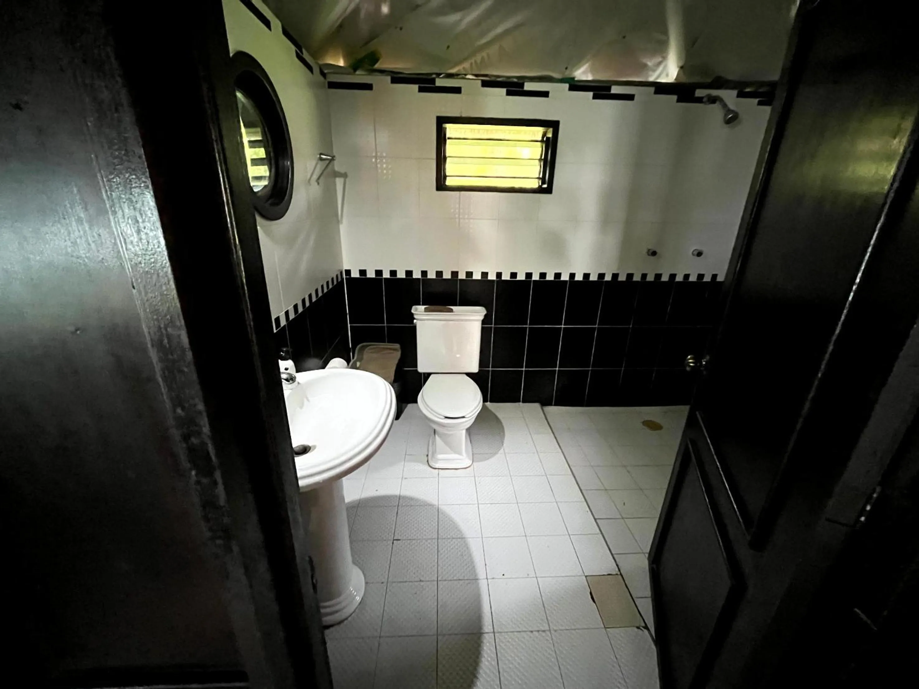 Shower in Xanthus Hotel