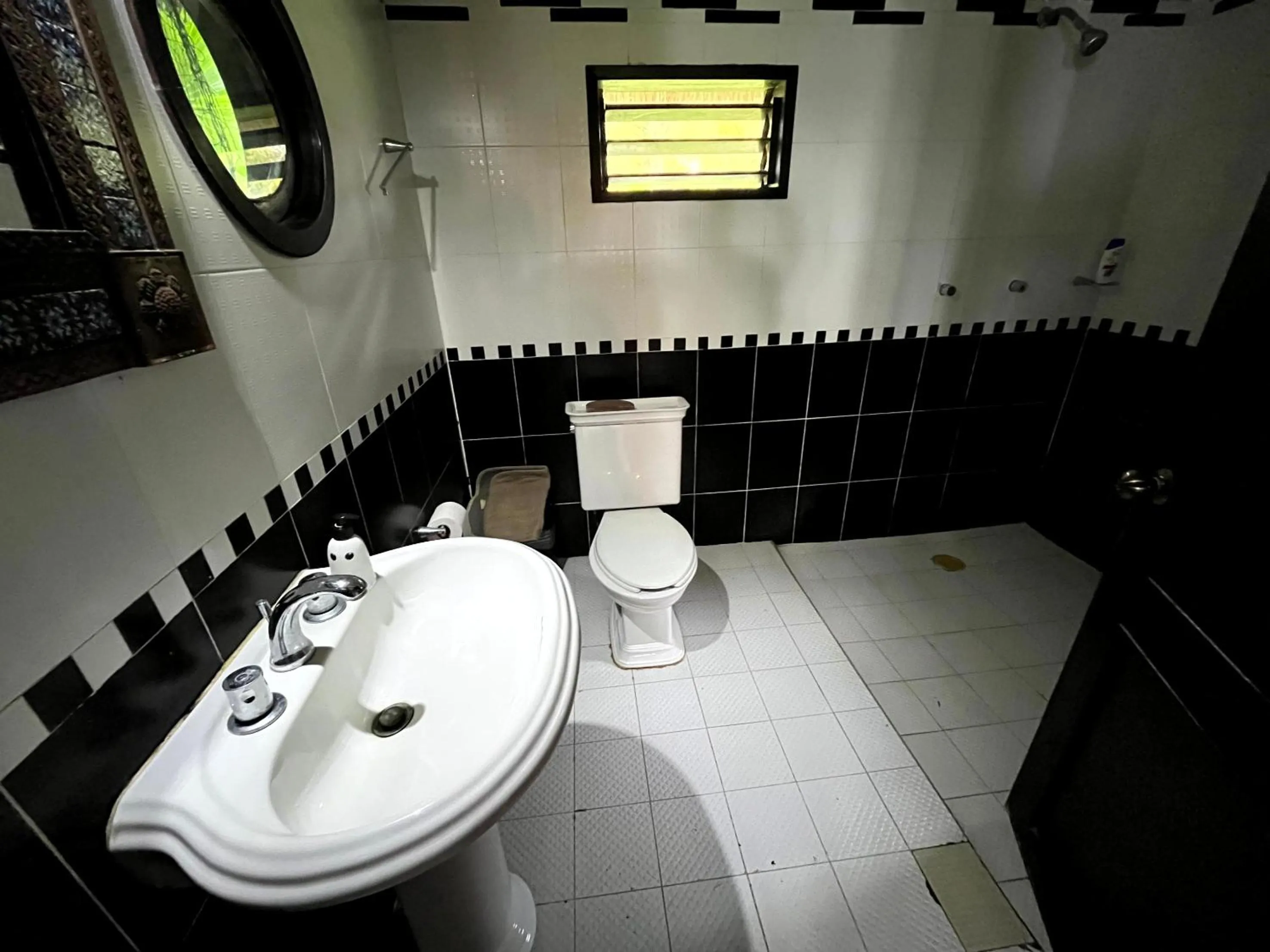 Bathroom in Xanthus Hotel