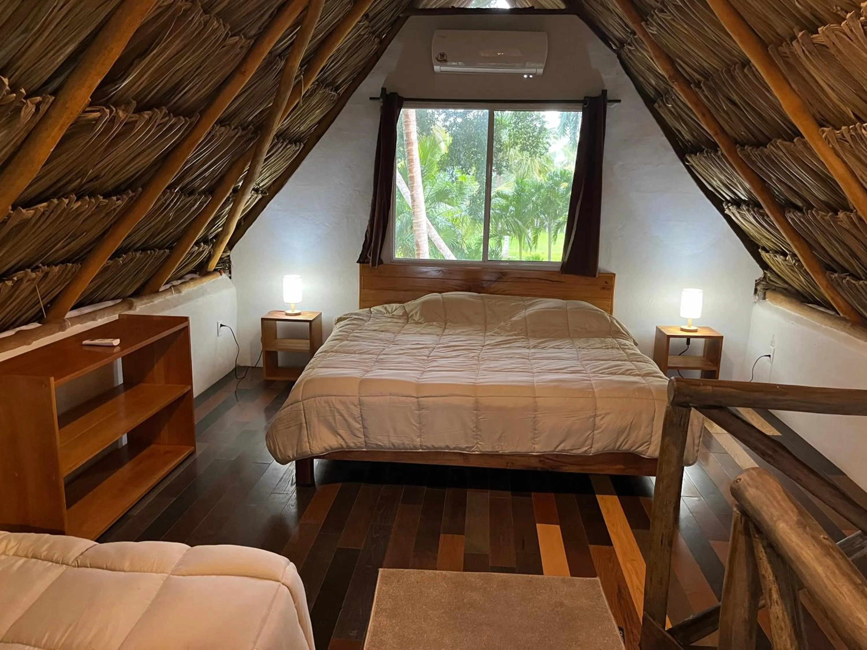 Photo of the whole room, Bed in Xanthus Hotel