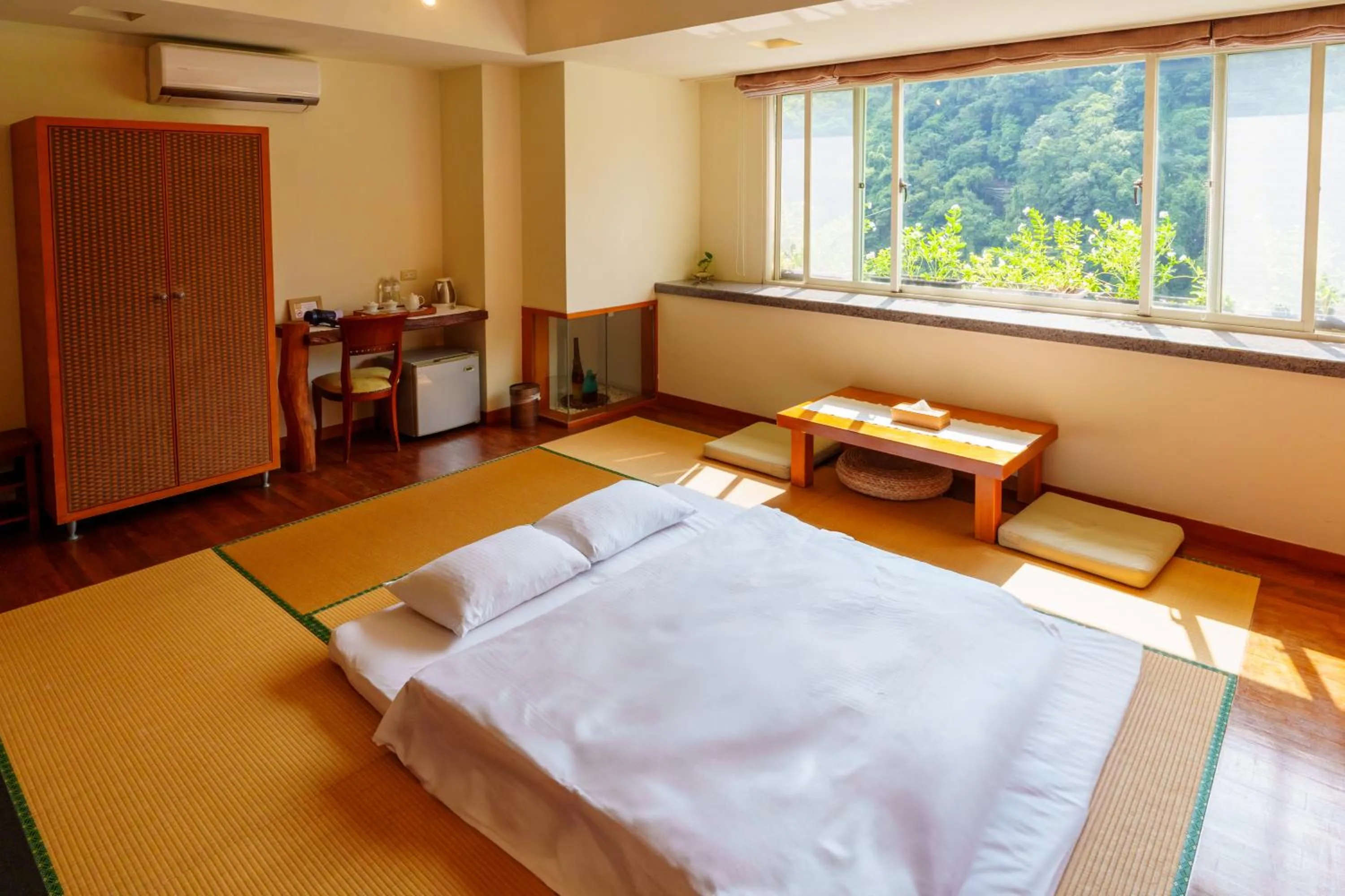 Bed in Spring Spa Hotel