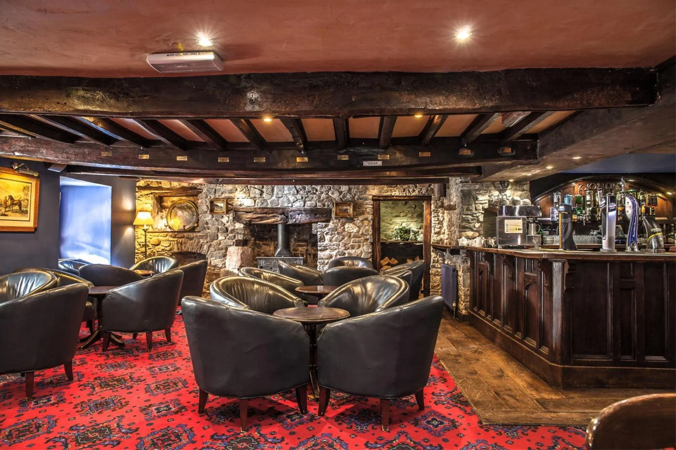 Lounge or bar in The Kings Head Inn