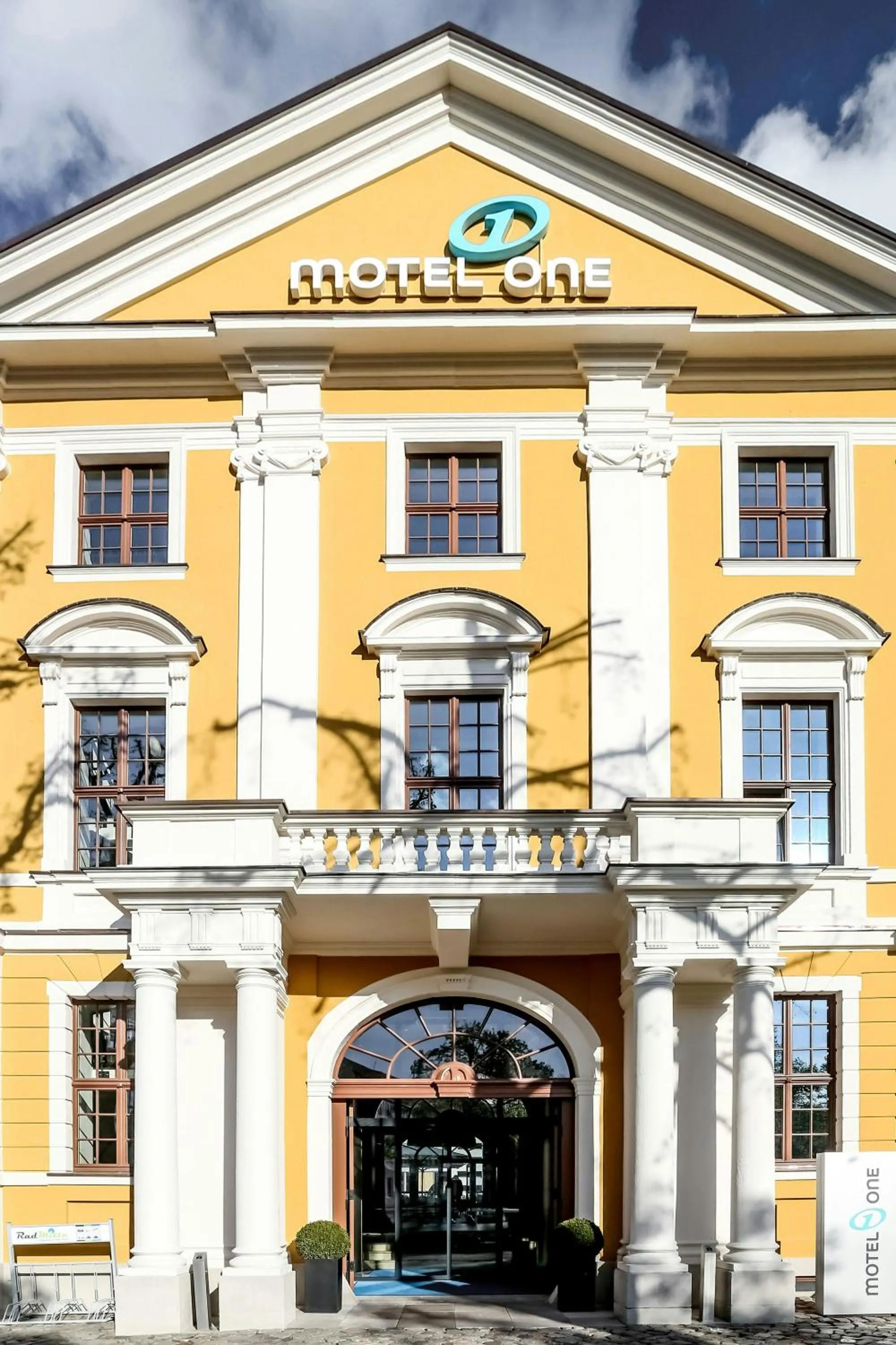 Facade/entrance in Motel One Magdeburg