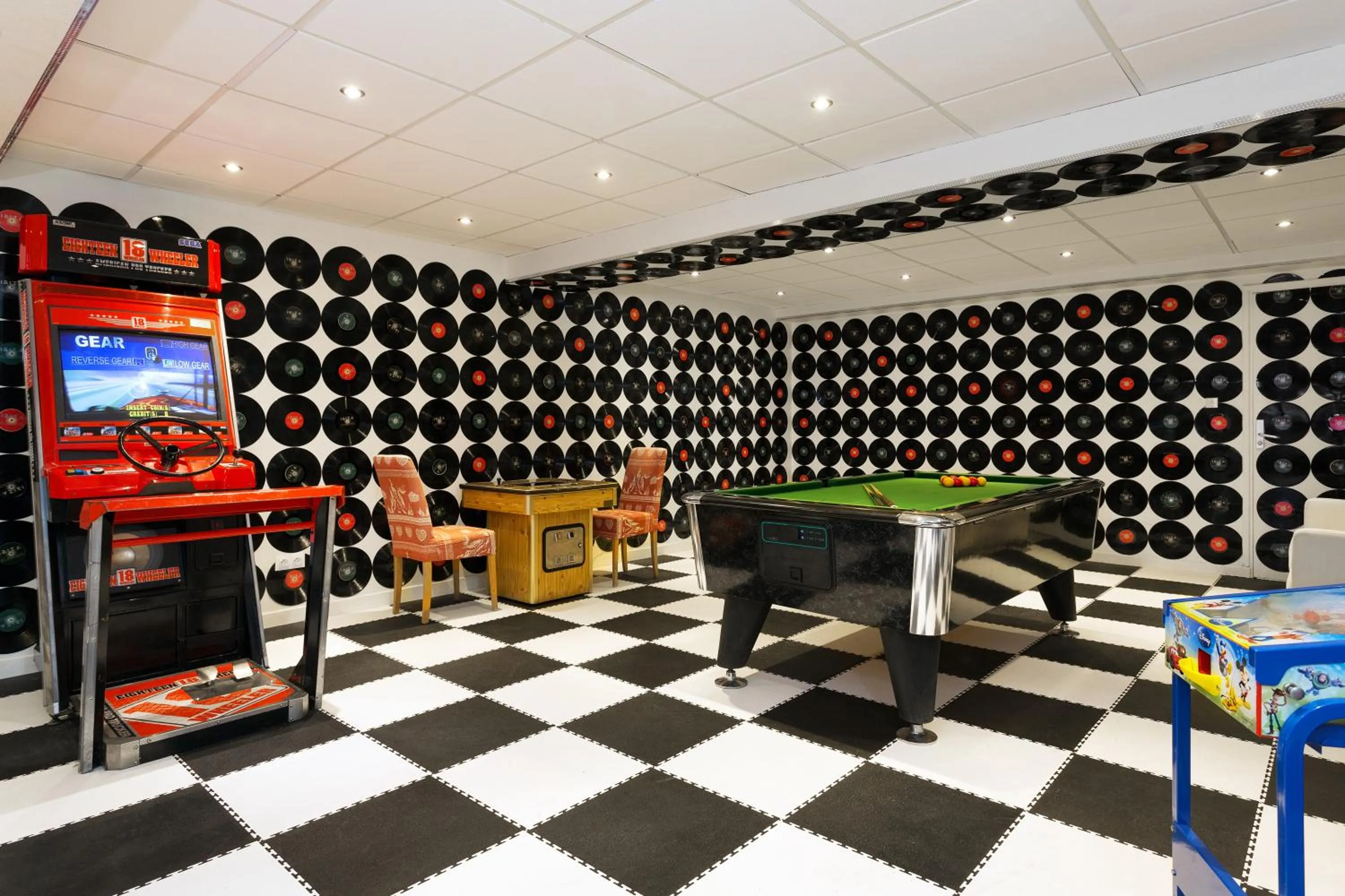 Billiard in Madame Vacances Hôtel et Spa Ibiza