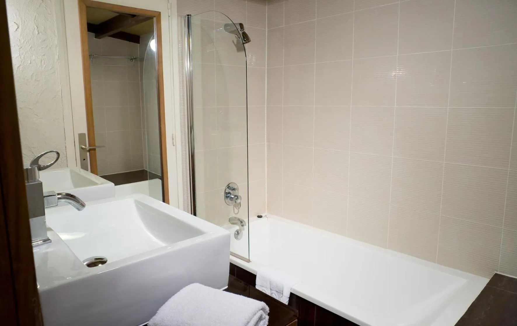 Bathroom, Bed in Madame Vacances Hôtel et Spa Ibiza