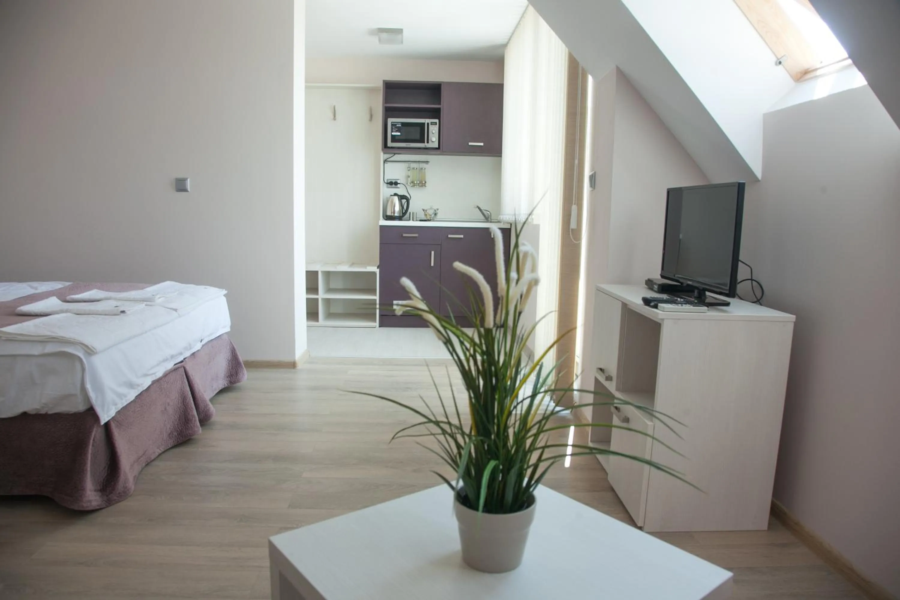 Decorative detail, Bed in Sky Apartments