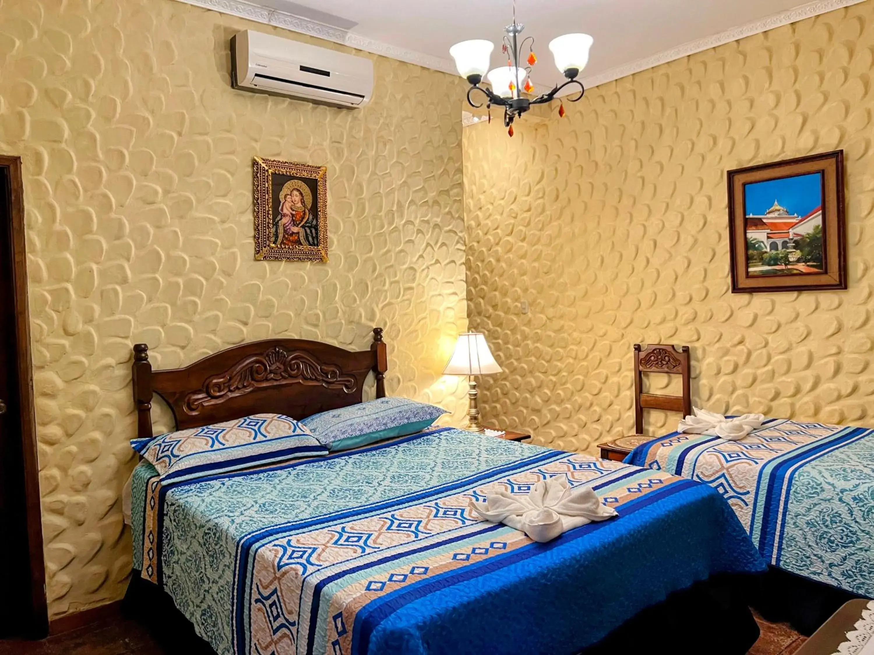 Queen Suite - single occupancy in Hotel Caxa Real Queen Suite - single occupancy in Hotel Caxa Real