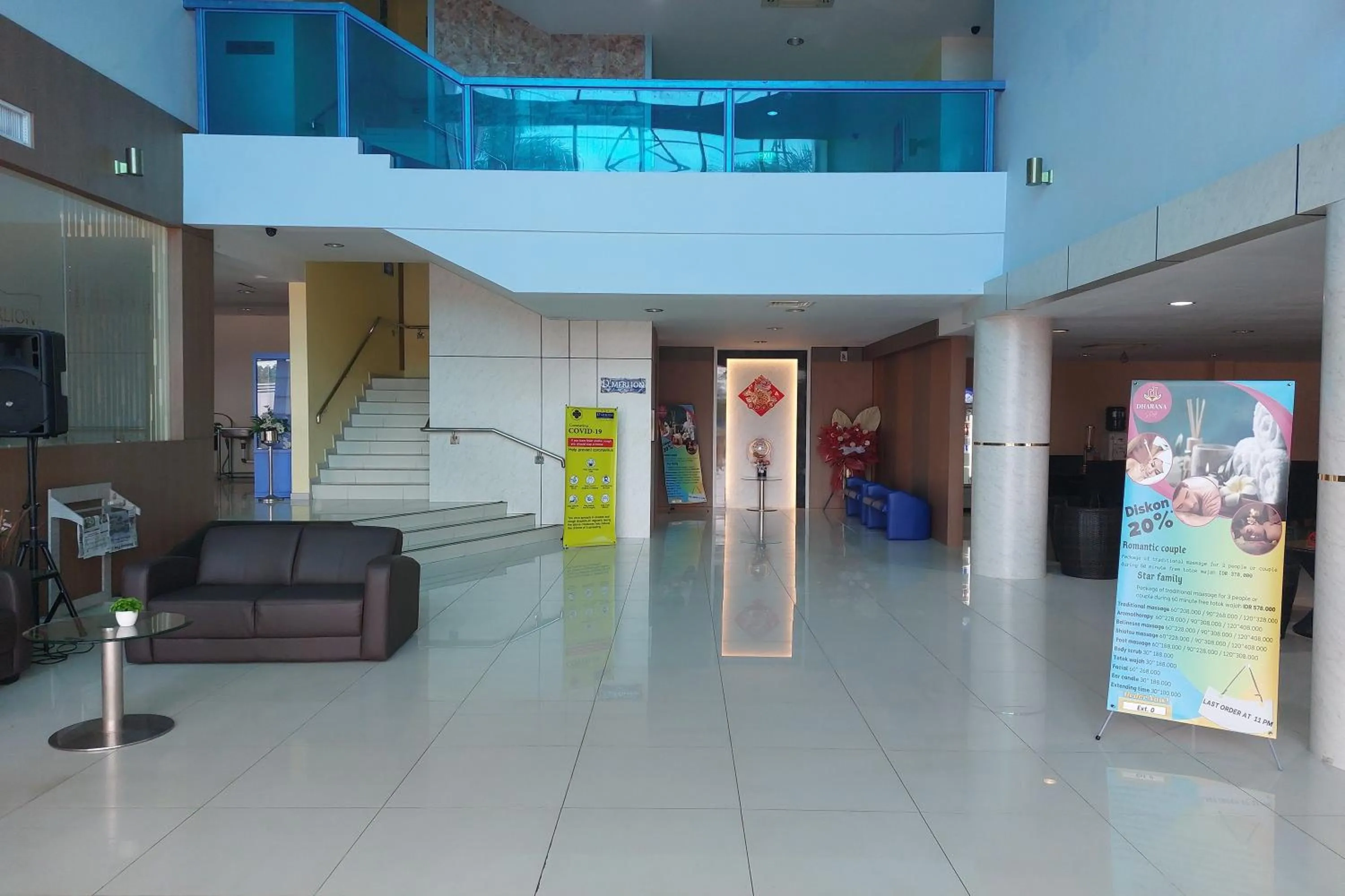 Lobby or reception in D'MERLION HOTEL