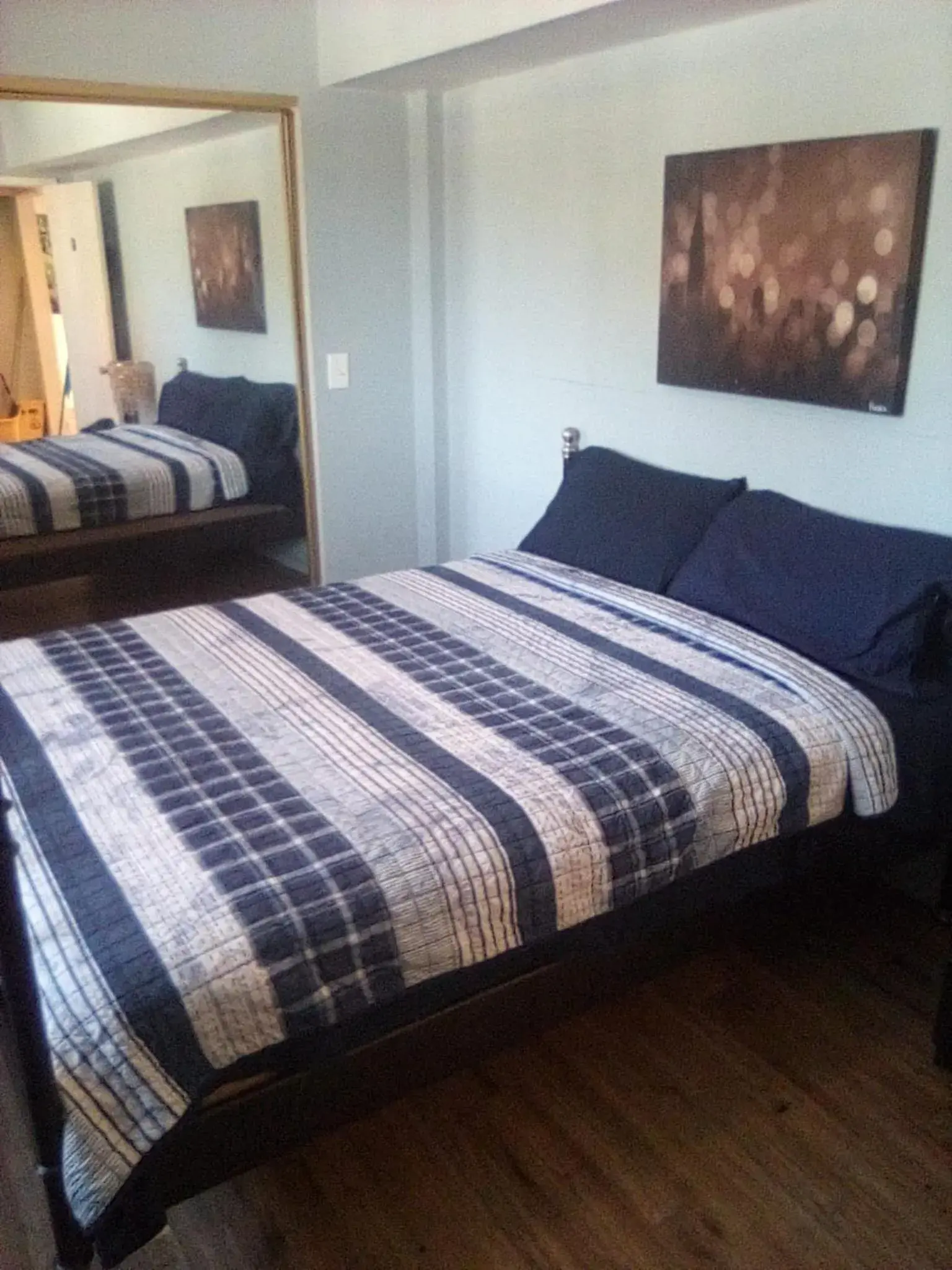 Double Room with Shared Bathroom in Robertson's Place Like Home Double Room with Shared Bathroom in Robertson's Place Like Home