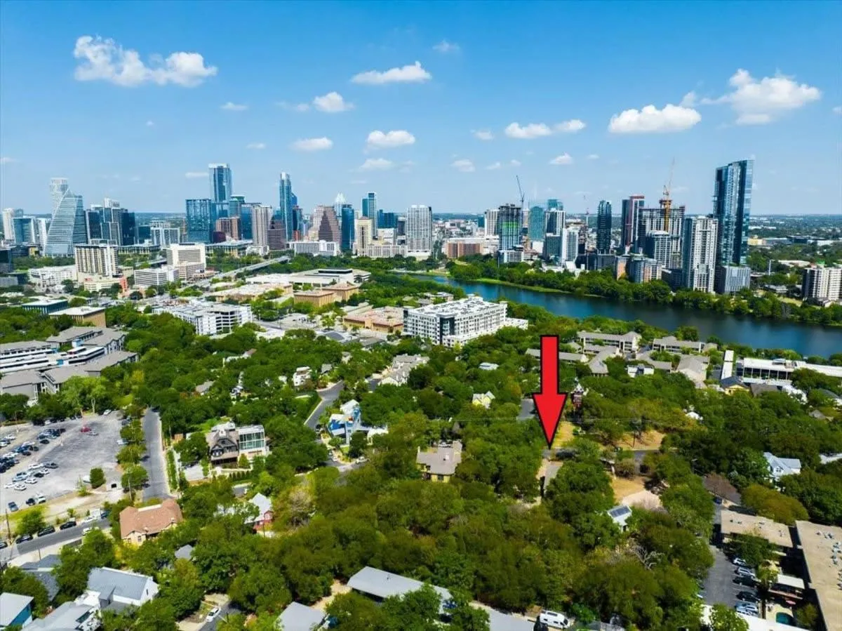 Urban Cowboy Villas - Heart of 704