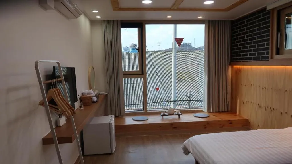 Bed in 38th Street Guesthouse