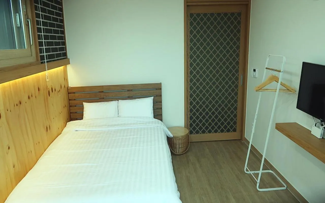 Bed in 38th Street Guesthouse