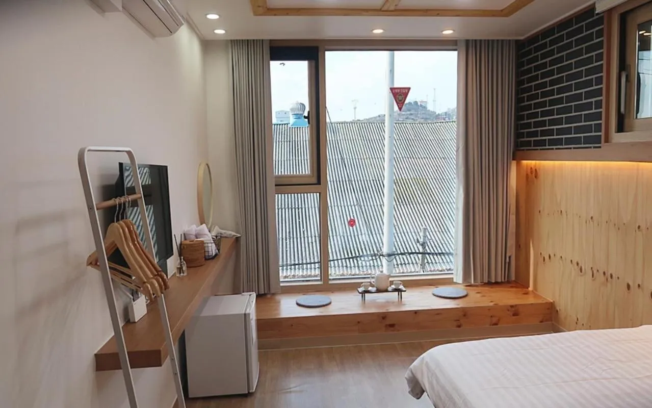 Bed in 38th Street Guesthouse