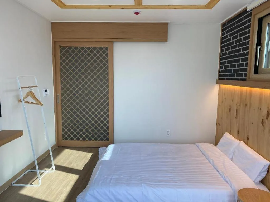 Bed in 38th Street Guesthouse