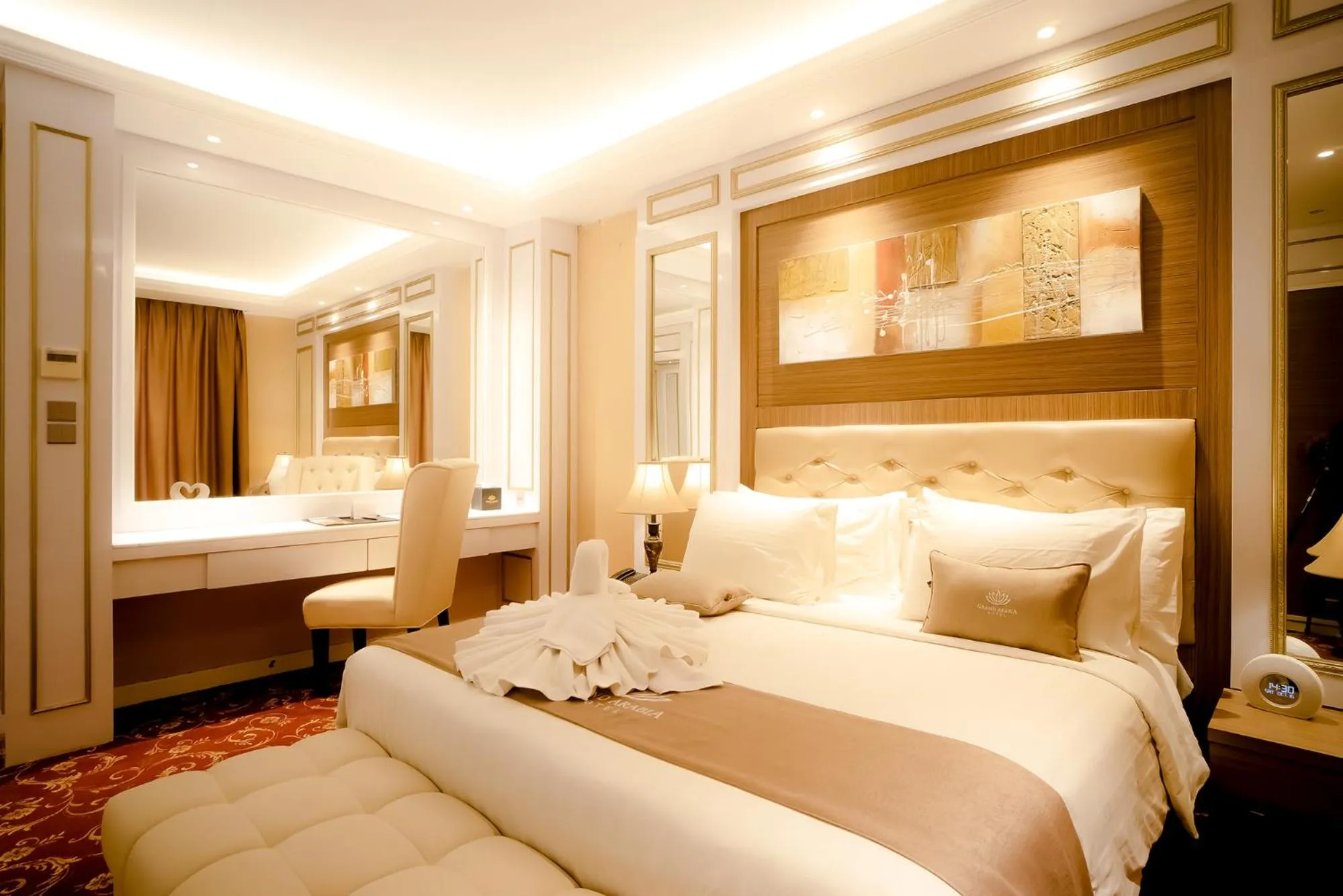 Bedroom, Bed in Portola Grand Arabia Hotel