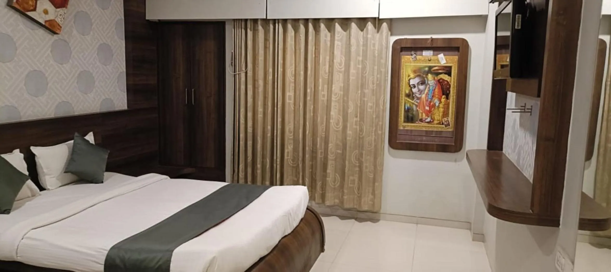 Bedroom, Bed in Hotel Sai Shree