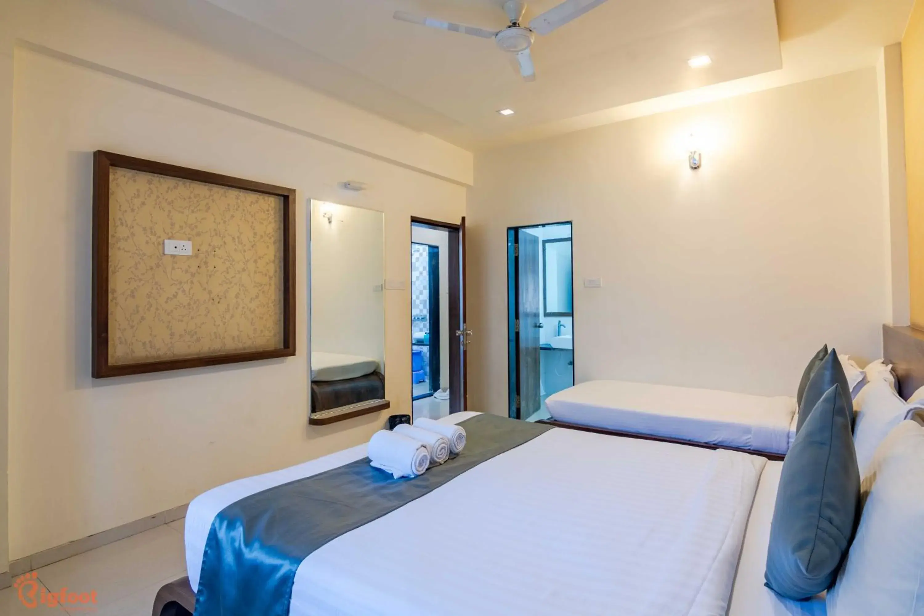 Superior Triple Room in Hotel Sai Shree Superior Triple Room in Hotel Sai Shree