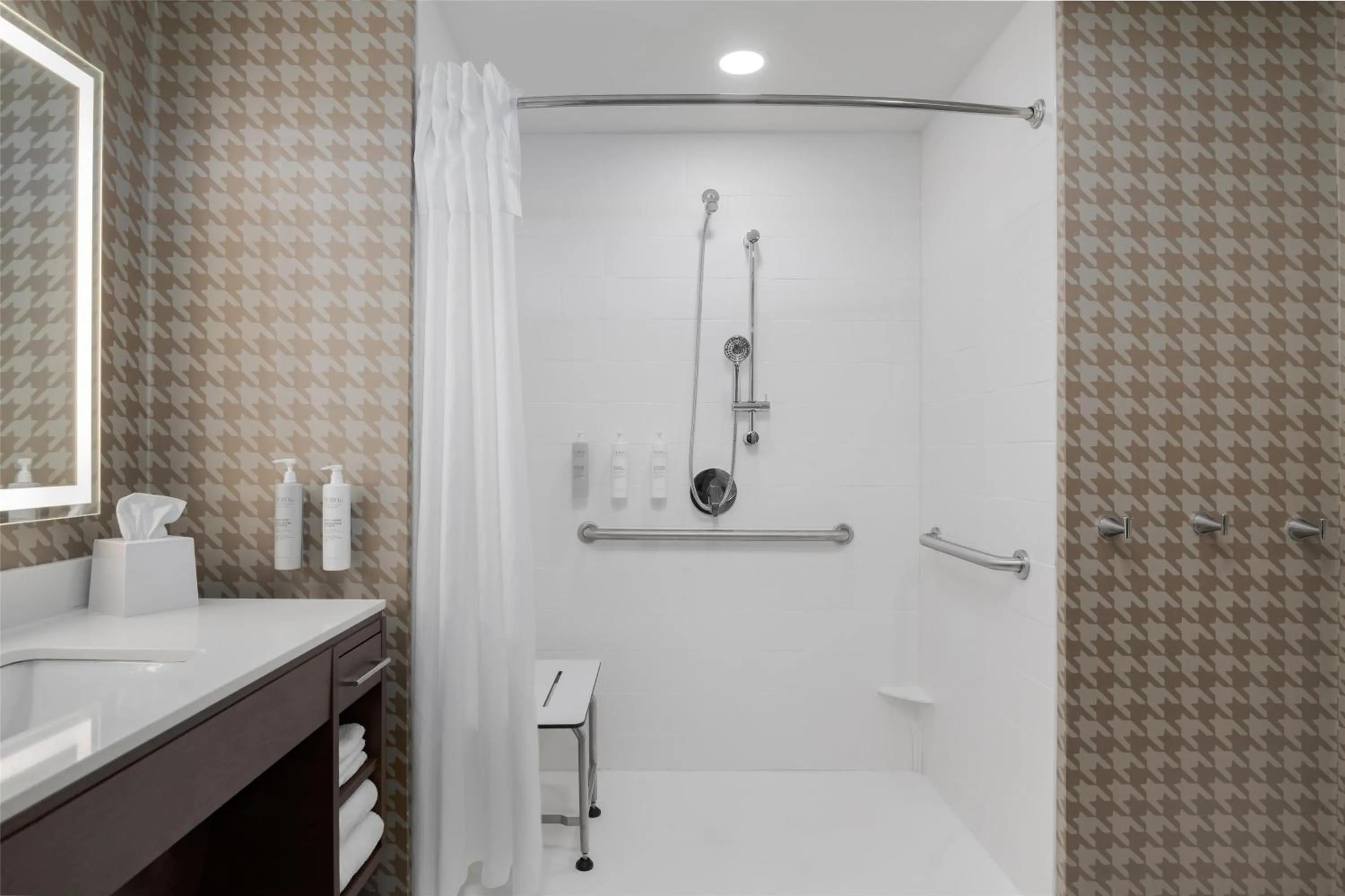 Bathroom in Home2 Suites By Hilton Forrest City