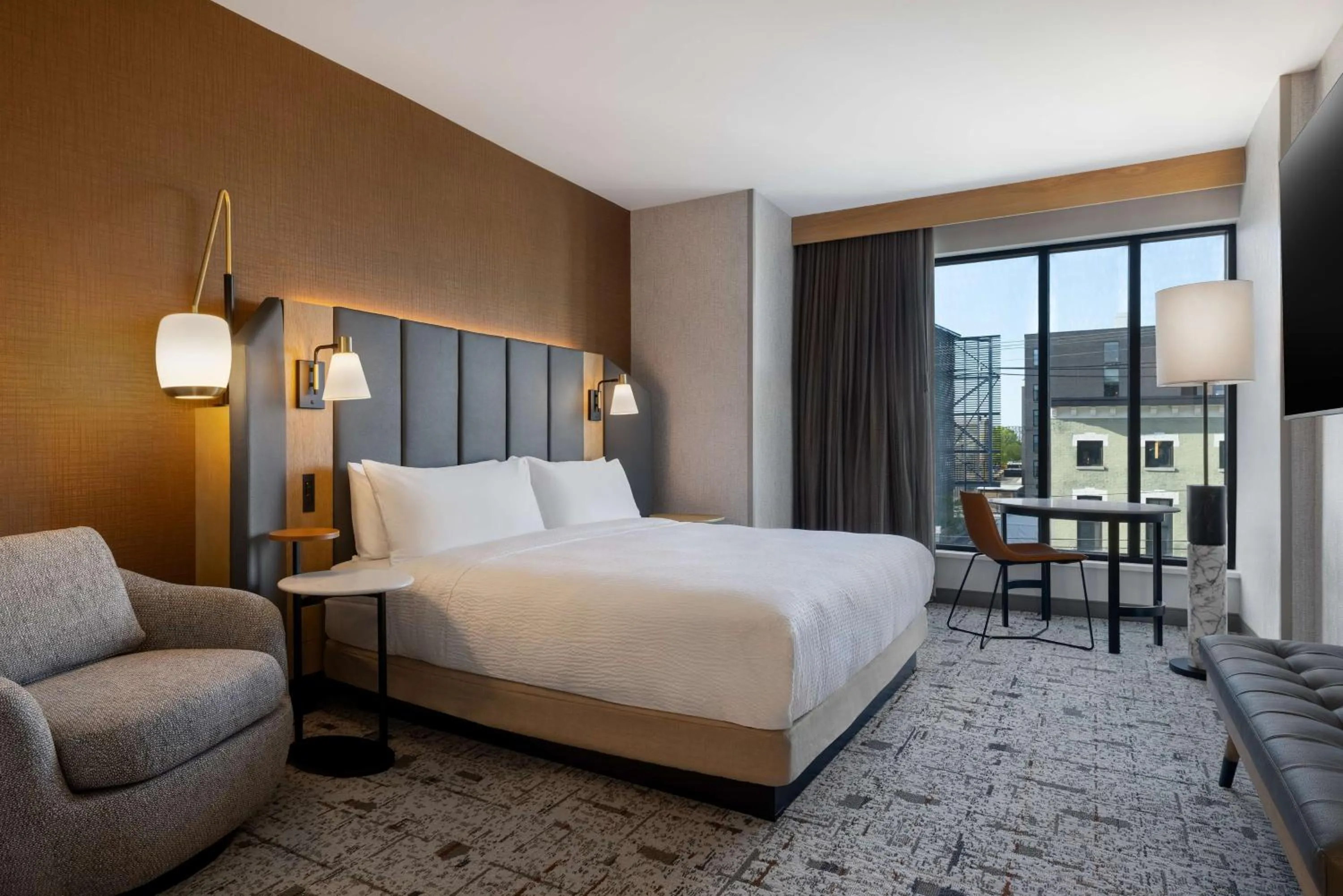 Bed in Tempo By Hilton Louisville Downtown Nulu