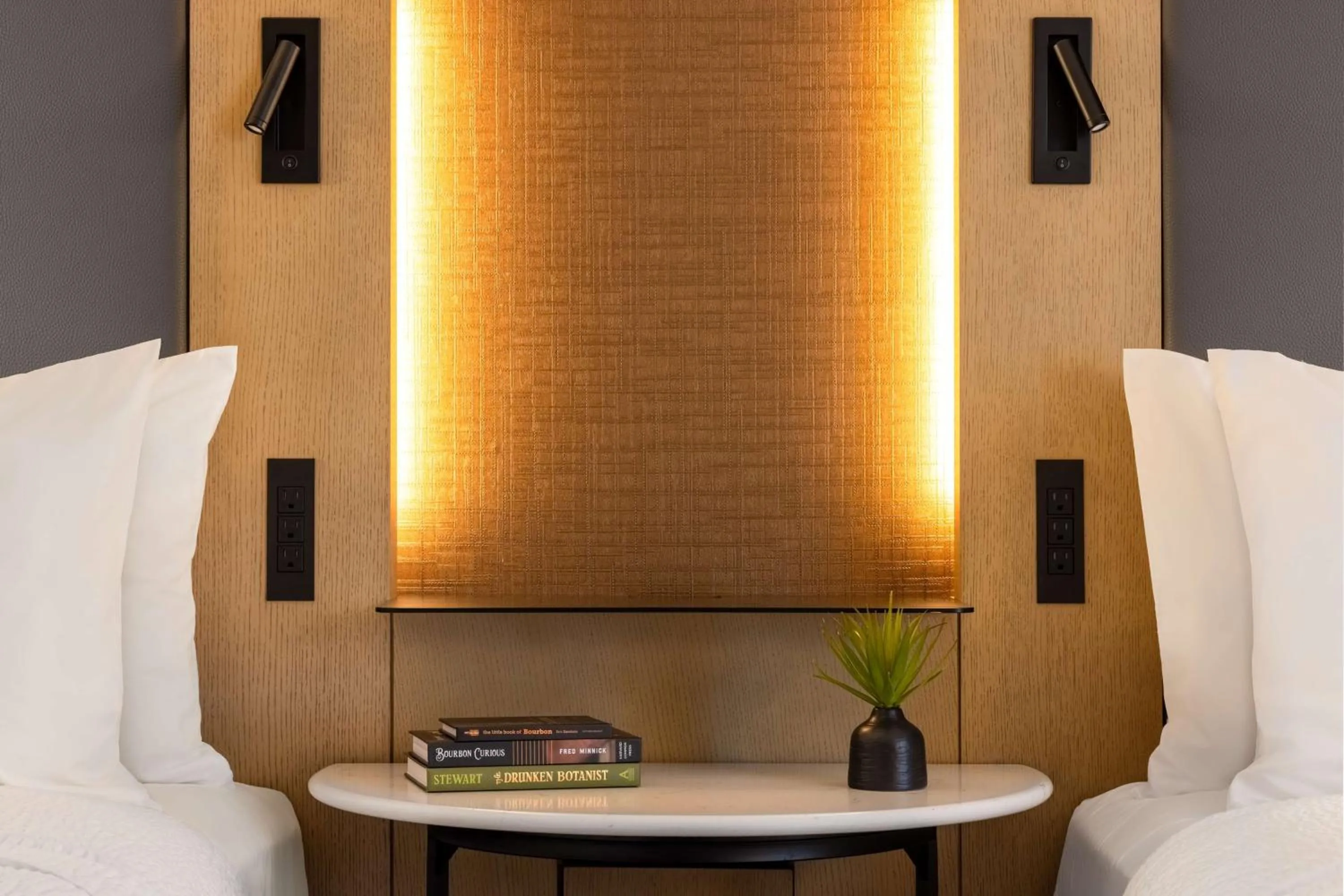 Bed in Tempo By Hilton Louisville Downtown Nulu