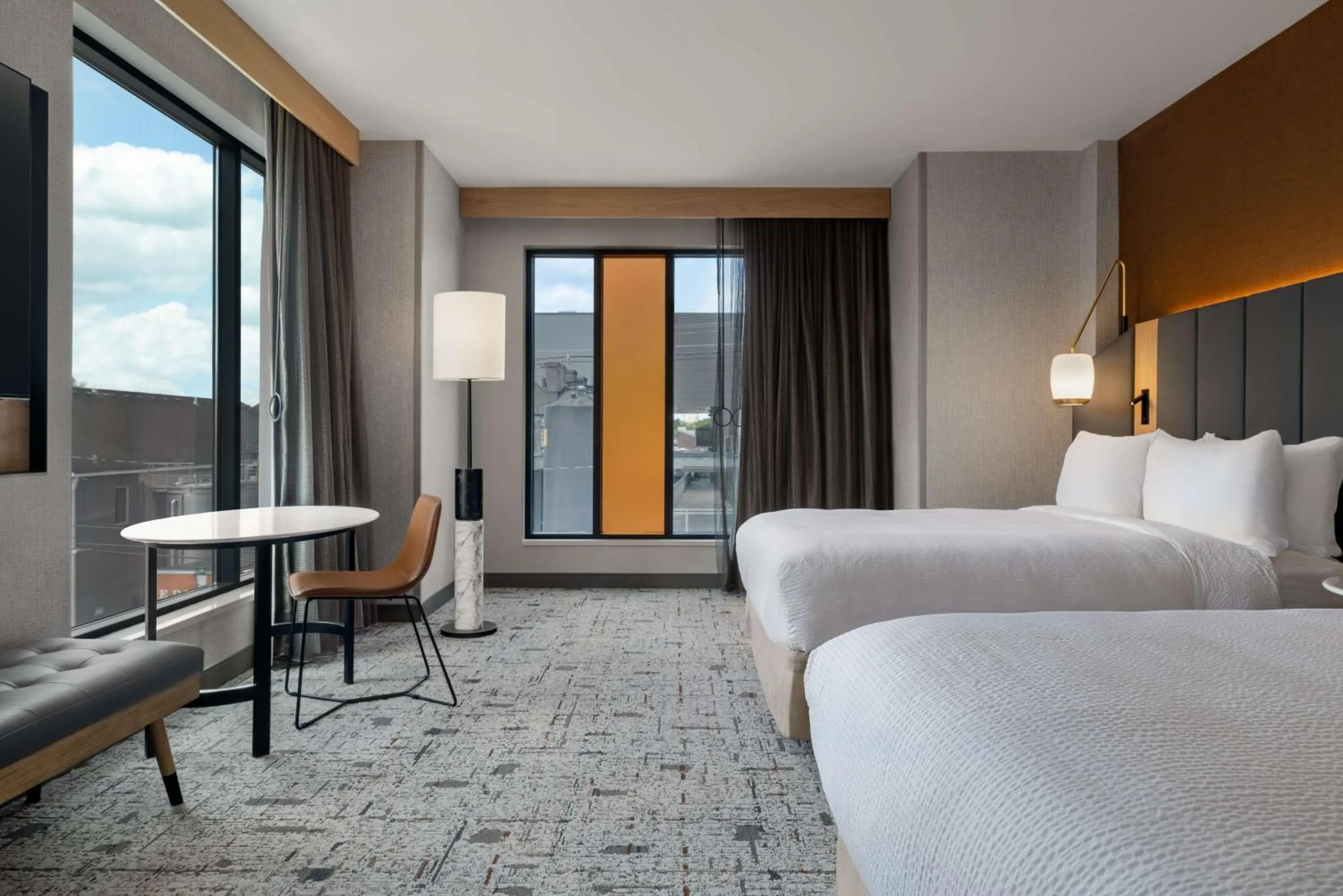 Bedroom, Bed in Tempo By Hilton Louisville Downtown Nulu