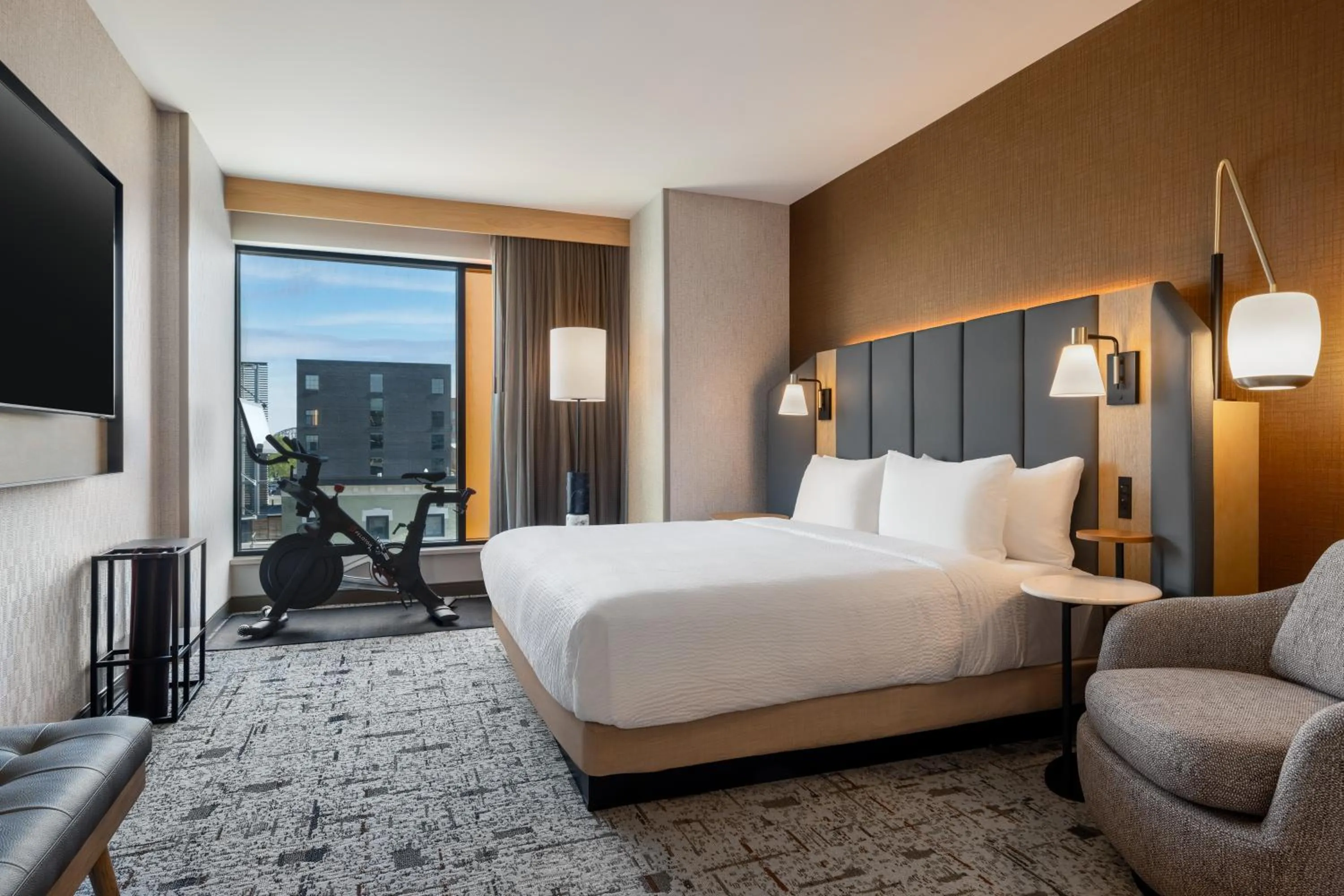 Bed in Tempo By Hilton Louisville Downtown Nulu