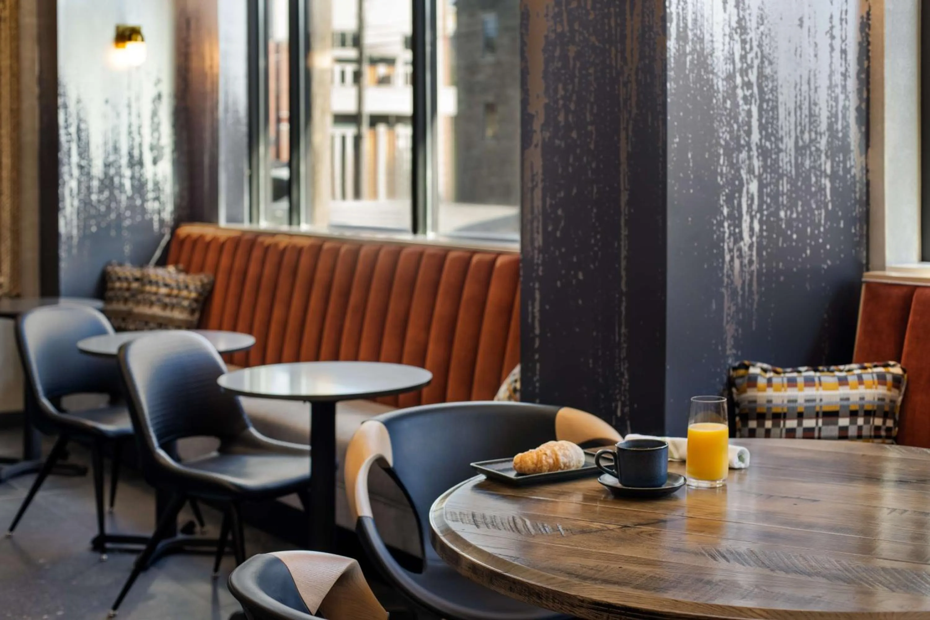 Restaurant/places to eat in Tempo By Hilton Louisville Downtown Nulu