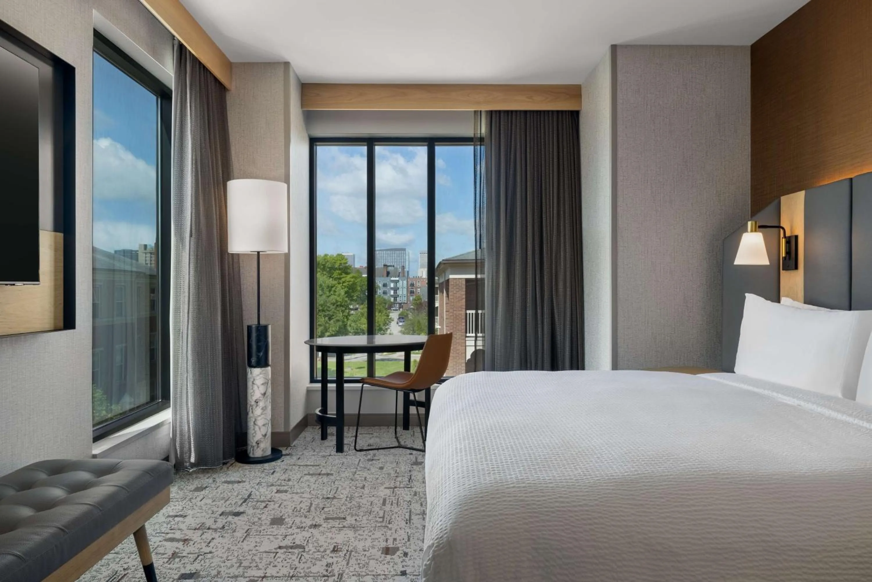 Bed in Tempo By Hilton Louisville Downtown Nulu