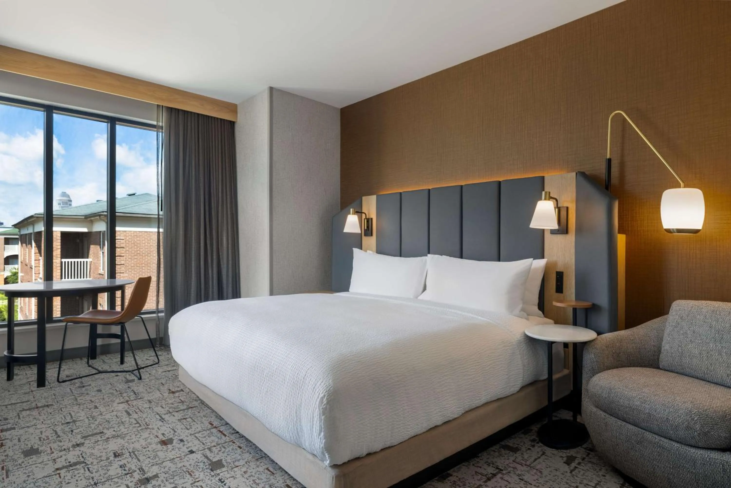 Bed in Tempo By Hilton Louisville Downtown Nulu