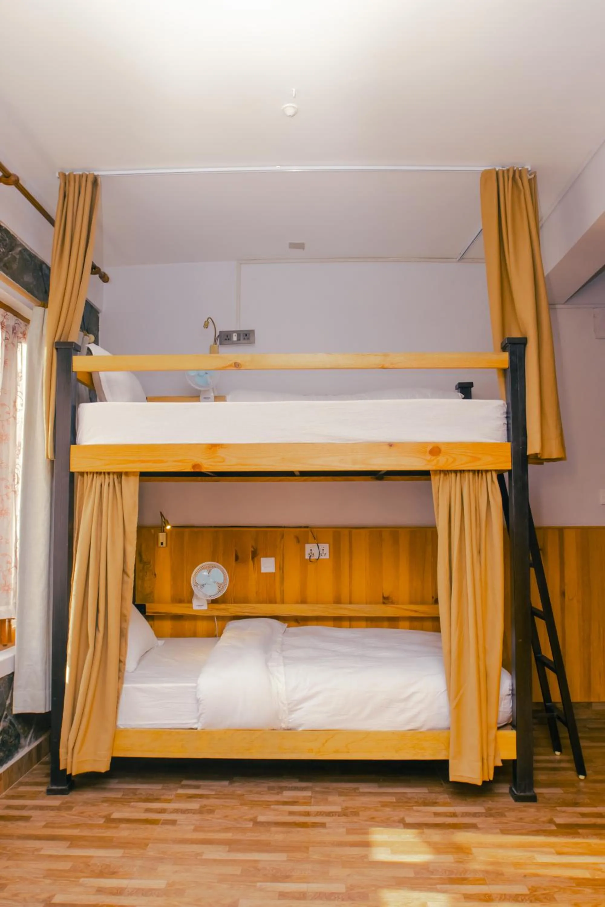 Bed in Roamers Inn